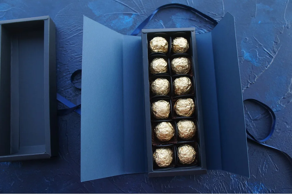 Chocolate Paper Gift Box – Perfect for Valentine's Day, Christmas, Birthdays, and Parties. Ideal for packing chocolates, small gifts, or treats with a festive and elegant presentation design. 4