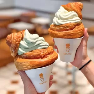 Trendy Disposable Paper Coffee Cups with Secure Lids – Insulated Ripple Wall Design, Leak-Resistant Takeaway Hot Drink Cups for Office, Café, Events – Eco-Friendly – Multiple Sizes – Custom Print