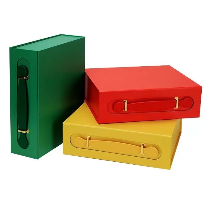 In Stock – Foldable Magnetic Gift Box with Handle, Matt Lamination & Embossed Logo – Rectangular Paperboard Packaging for Baby Gifts, Toys, Clothes – Ready to Ship – Elegant & Durable Design