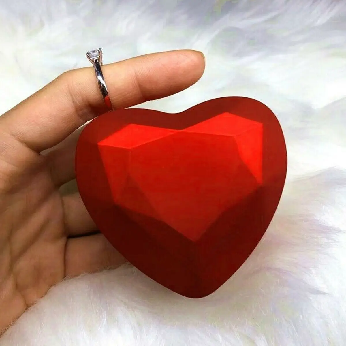 Luxury Heart-Shaped LED Light Ring Box – Elegant Velvet Display Case for Ring or Pendant with Built-in Light – Perfect for Wedding, Proposal, Engagement, Anniversary, Birthday, or Gift-Giving - 图片 4