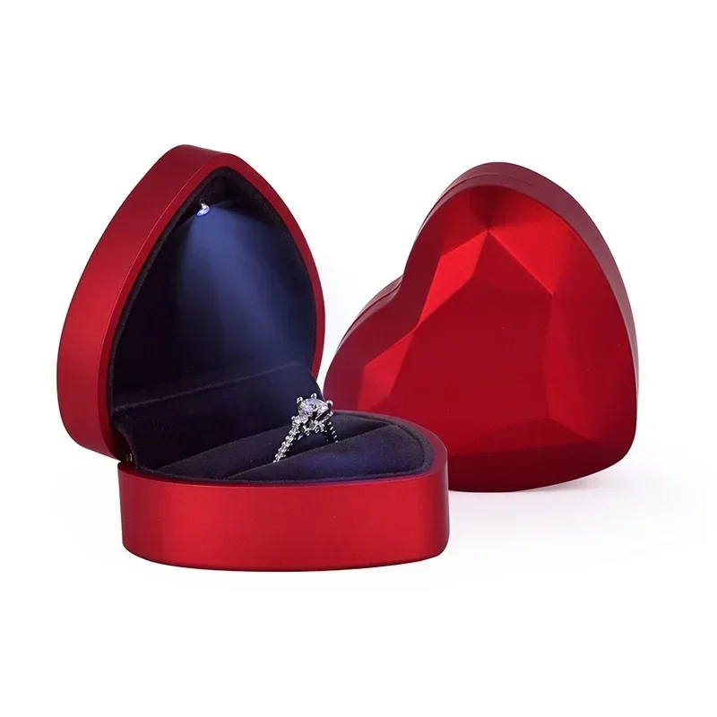 Creative Heart-Shaped LED Light Jewelry Box – Elegant Velvet Ring & Pendant Case with Built-In Light for Proposal, Engagement, Confession, Wedding, Anniversary, or Gift - 图片 2