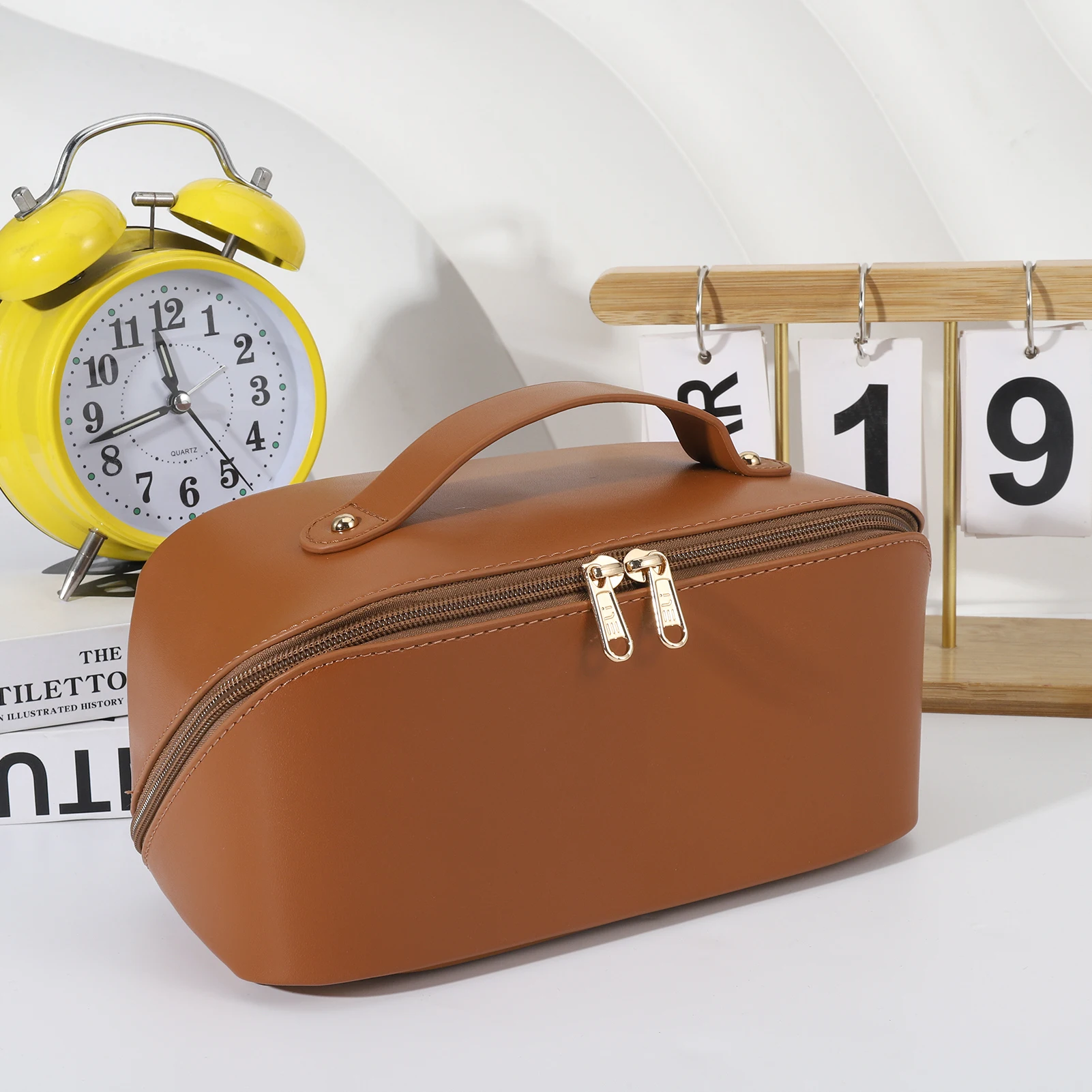 Travel Makeup Bag with Divider & Handle – Waterproof PU Leather Toiletry Organizer for Women – Flat-Opening Large Capacity Cosmetic Case with Inner Pocket – Portable for Travel & Daily Use - 图片 4