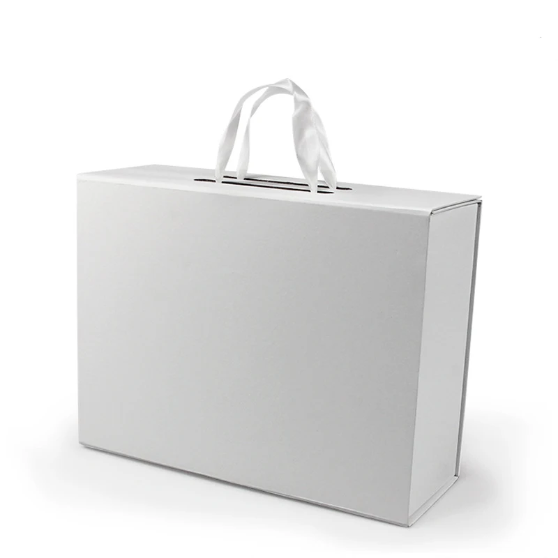 Foldable Magnetic Clamshell Gift Box – Custom logo packaging for weddings, birthdays, clothing, wigs, and party gifts. Portable, durable for stylish and professional product presentation. 2