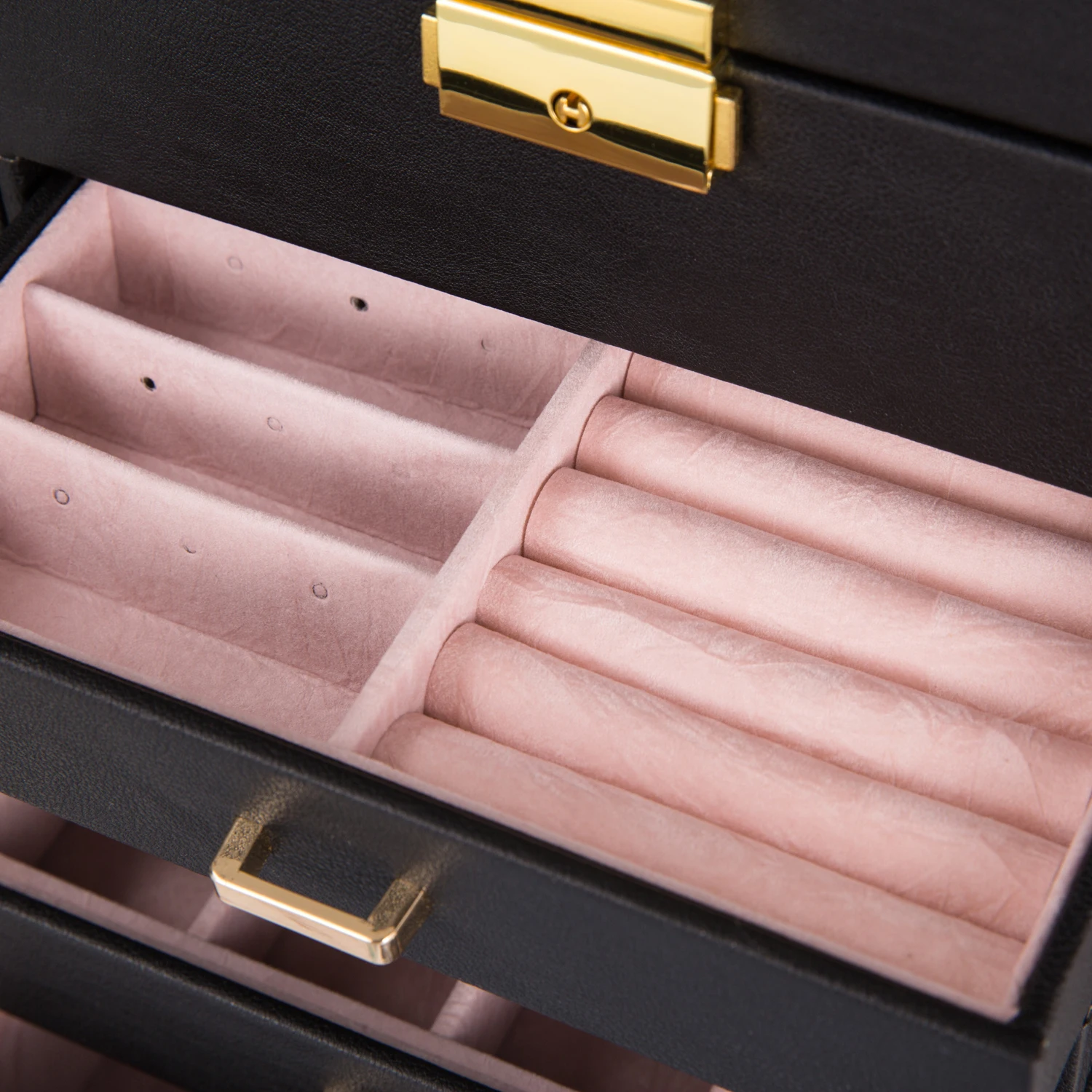 Lockable Synthetic Leather Jewelry Box – Large Capacity Organizer with Mirror for Watches, Rings, Earrings, Necklaces; Elegant Black Case Ideal for Gift or Personal Use, Stylish and Functional. 5