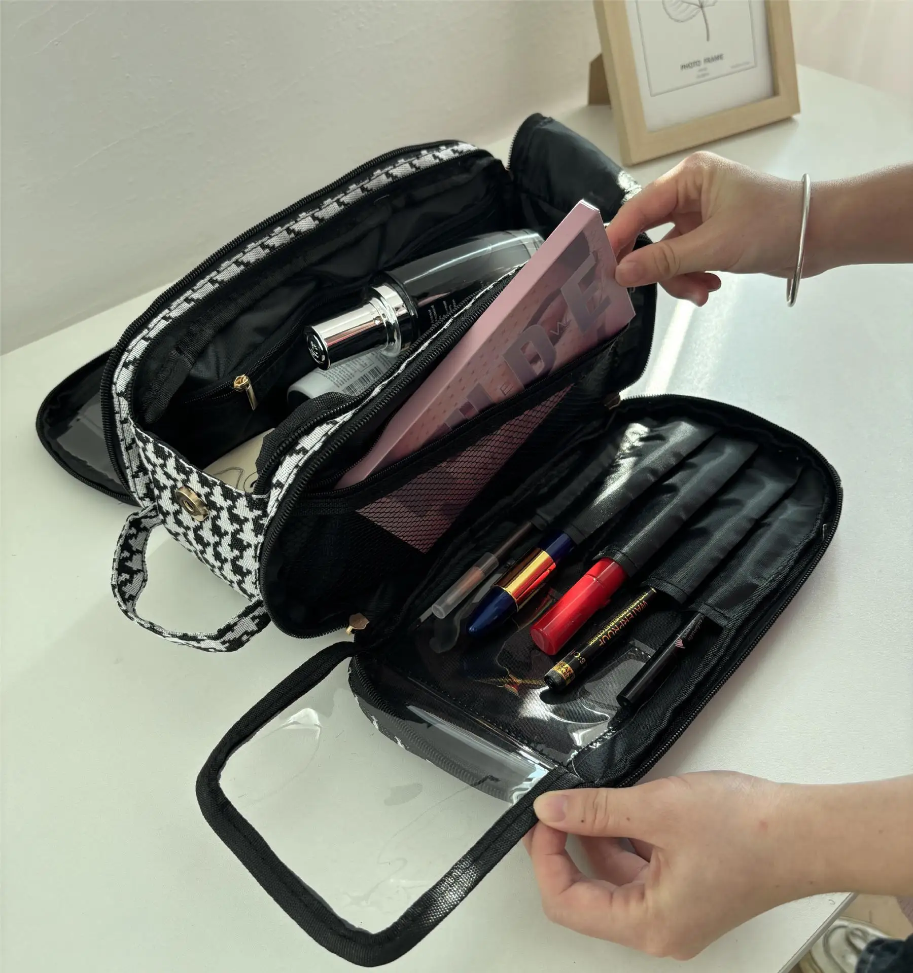 PU Leather Makeup Bag 💄 – Spacious Cosmetic Organizer with Compartments for Travel & Daily Use, Waterproof Toiletry Pouch, Stylish Storage for Skincare & Beauty Tools in Camel, Pink, Black, Houndstooth, White 15