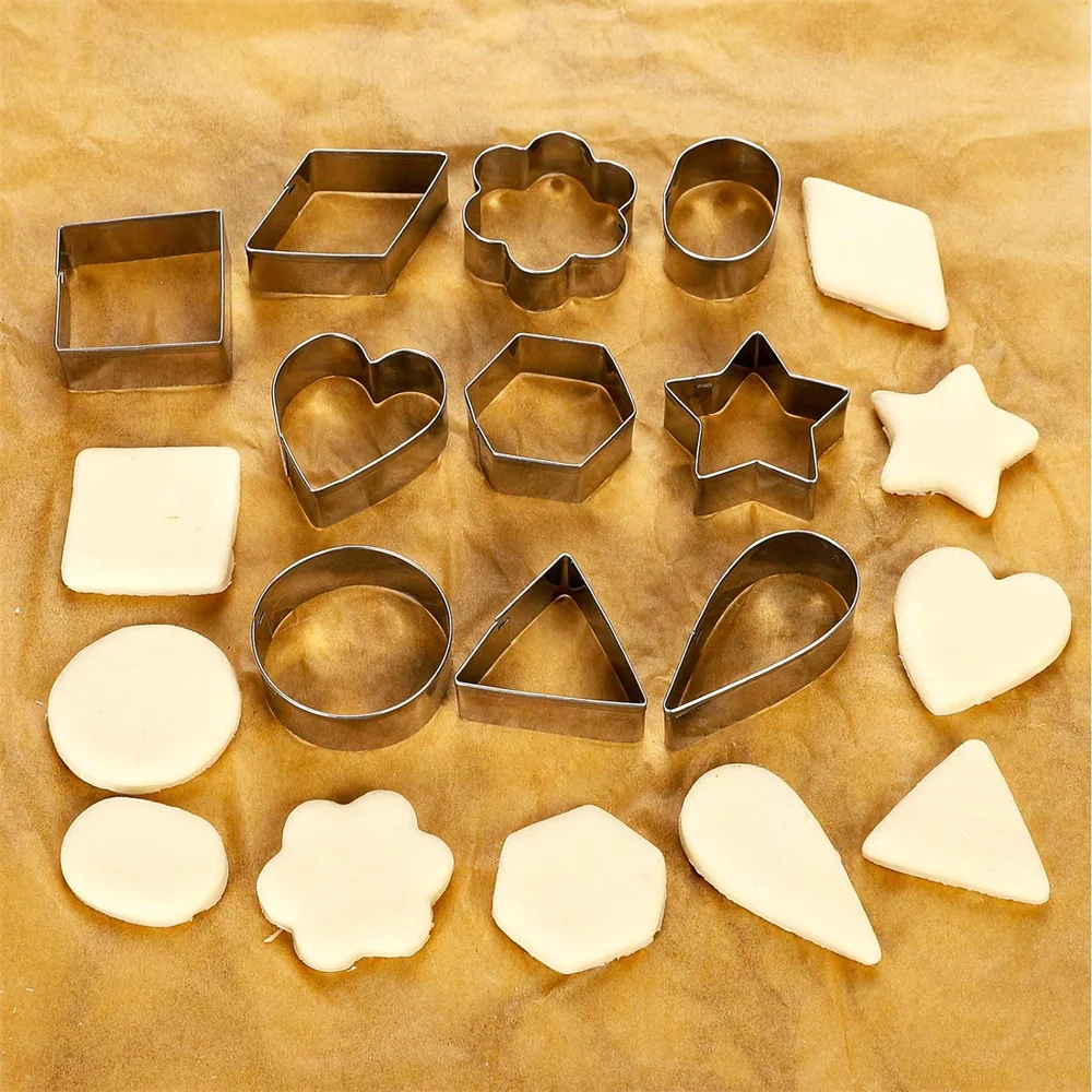 30pcs Stainless Steel Cookie Cutter Set – Includes various shapes for DIY fondant, cake decorating, and pastry making. Durable, easy to clean, perfect for baking lovers and creative kitchen use. 5