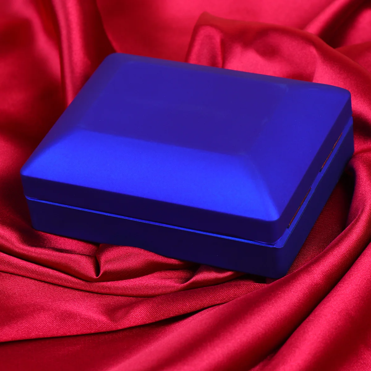 Creative LED Lighted Jewelry Gift Box in Purple (7x9x3.2cm) with built-in lighting to showcase necklaces, pendants, and other jewelry. Elegant and exquisite gift container perfect for special occasions.