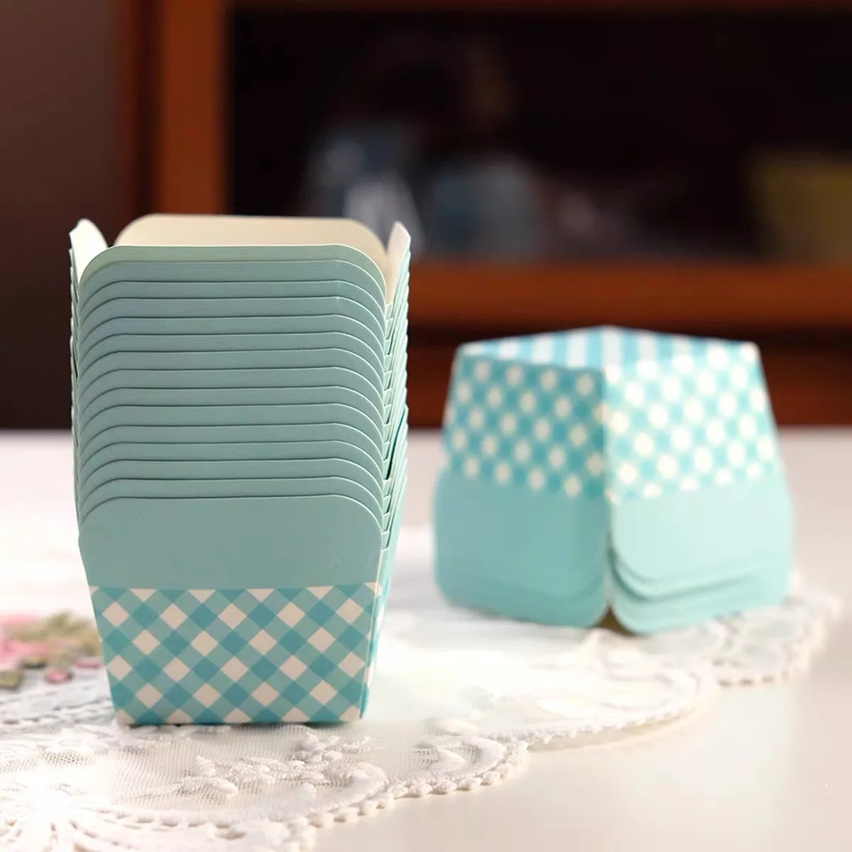 Square Lattice Baking Cups – Greaseproof Disposable Muffin & Cupcake Holders – Oven-Safe Paper Dessert Cups for Birthdays, Weddings, Events, Parties, Kitchen Baking & Pastry Display Use - 图片 8