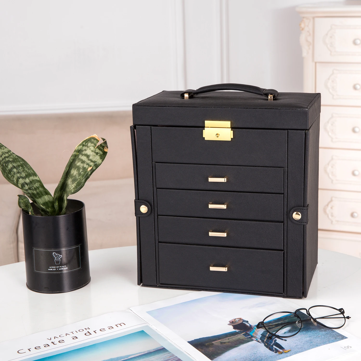 Lockable Synthetic Leather Jewelry Box – Large Capacity Organizer with Mirror for Watches, Rings, Earrings, Necklaces; Elegant Black Case Ideal for Gift or Personal Use, Stylish and Functional. - 图片 2