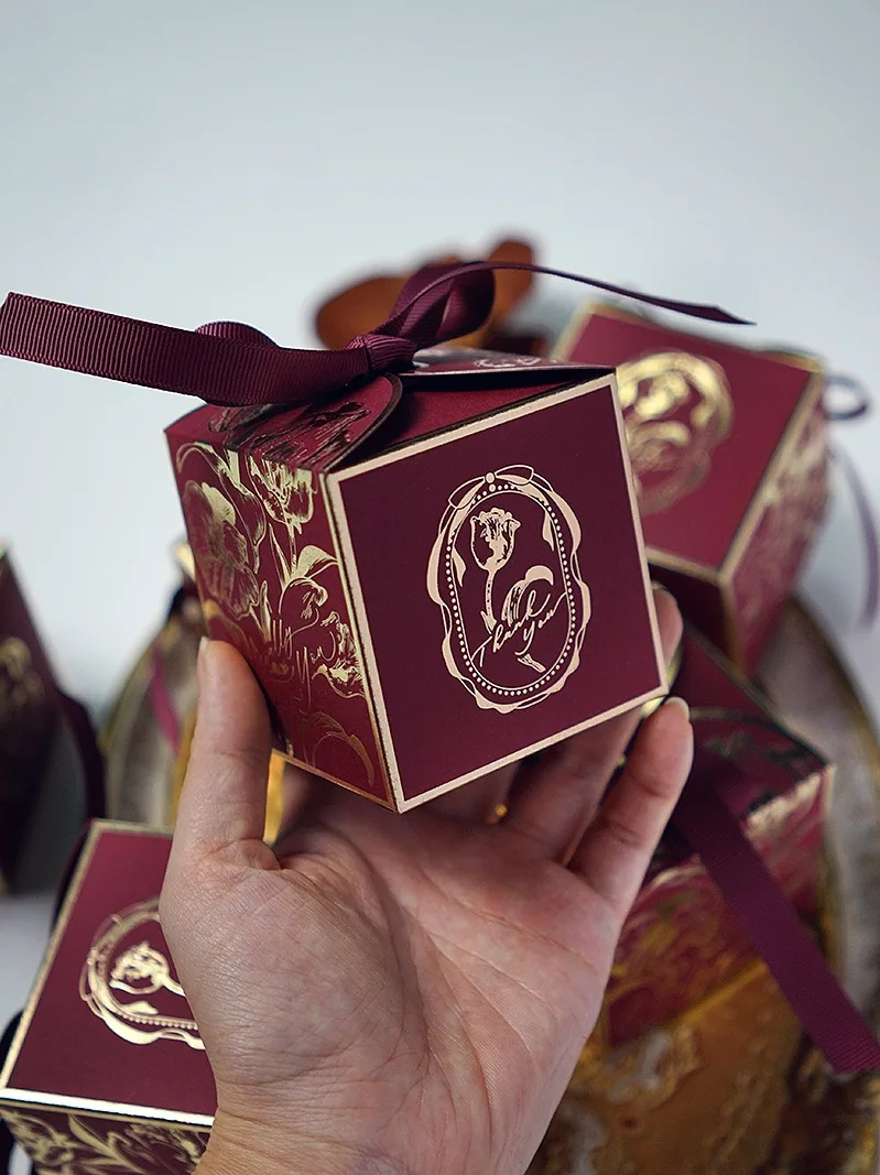 Exquisite Square Gold Gift Boxes – Printed Tulip Candy Packaging with Ribbon, Perfect for Party Decorations, Weddings, Baby Showers, and Gift Giving. Elegant Design for Sweets, Jewelry, or Favors. 12