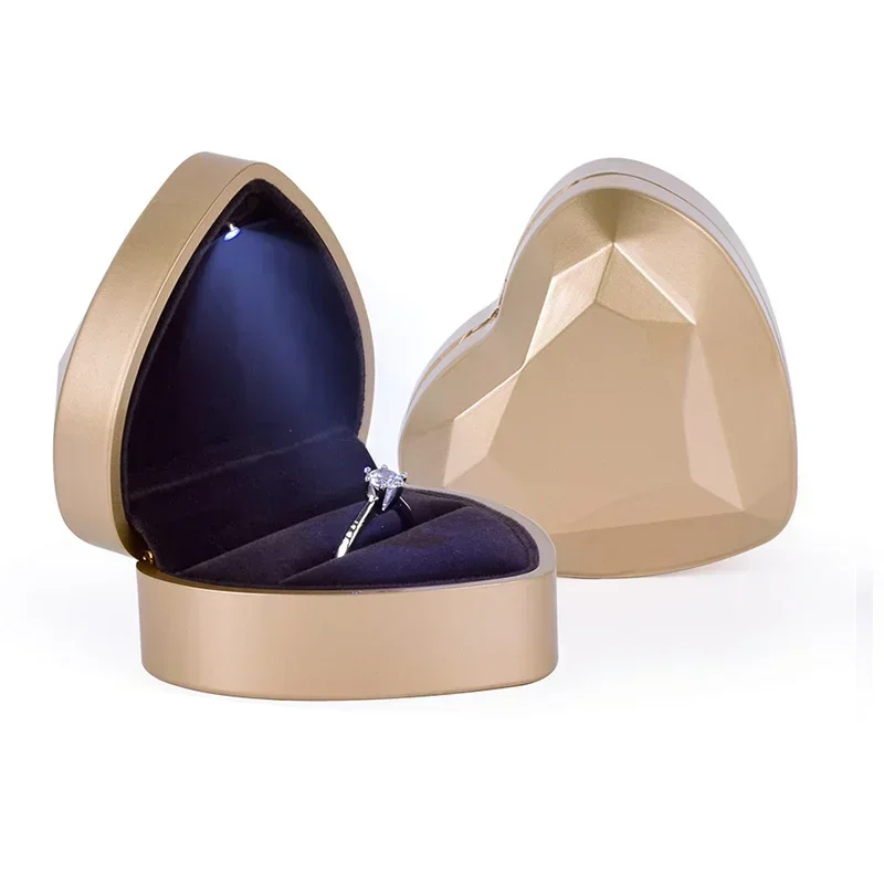 Creative Heart-Shaped LED Light Jewelry Box – Elegant Velvet Ring & Pendant Case with Built-In Light for Proposal, Engagement, Confession, Wedding, Anniversary, or Gift - 图片 3