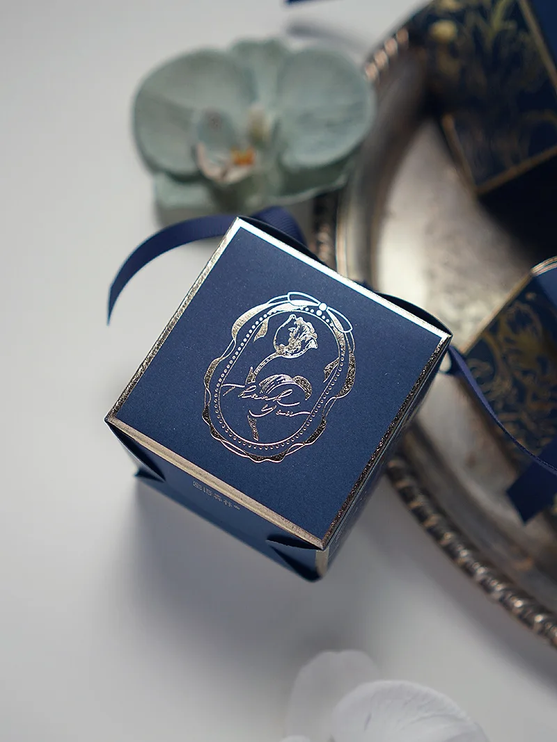 Exquisite Square Gold Gift Boxes – Printed Tulip Candy Packaging with Ribbon, Perfect for Party Decorations, Weddings, Baby Showers, and Gift Giving. Elegant Design for Sweets, Jewelry, or Favors. 10