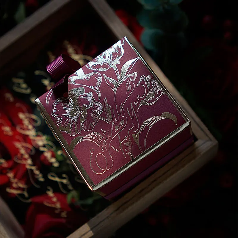 Exquisite Square Gold Gift Boxes – Printed Tulip Candy Packaging with Ribbon, Perfect for Party Decorations, Weddings, Baby Showers, and Gift Giving. Elegant Design for Sweets, Jewelry, or Favors. - 图片 5