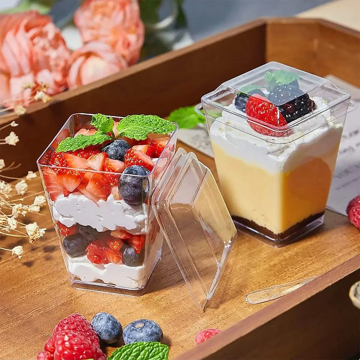 Clear Plastic Dessert Cups – Square Trapezoid Disposable Mini Containers for Pudding, Jelly, Mousse, Cake, Sauces – Elegant Transparent Design for Parties, Weddings, Catering Events - 图片 2