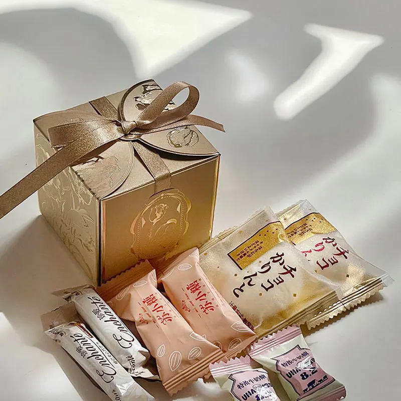 Exquisite Square Gold Gift Boxes – Printed Tulip Candy Packaging with Ribbon, Perfect for Party Decorations, Weddings, Baby Showers, and Gift Giving. Elegant Design for Sweets, Jewelry, or Favors. - 图片 3