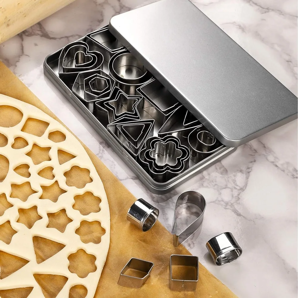 30pcs Stainless Steel Cookie Cutter Set – Includes various shapes for DIY fondant, cake decorating, and pastry making. Durable, easy to clean, perfect for baking lovers and creative kitchen use. - 图片 3
