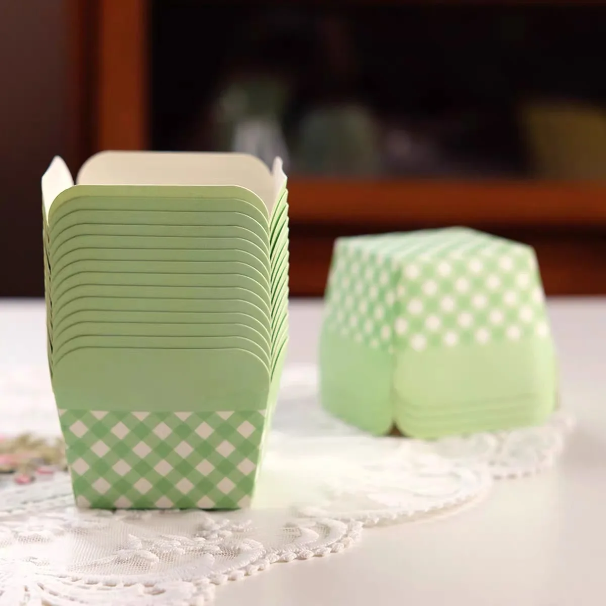 Square Lattice Baking Cups – Greaseproof Disposable Muffin & Cupcake Holders – Oven-Safe Paper Dessert Cups for Birthdays, Weddings, Events, Parties, Kitchen Baking & Pastry Display Use - 图片 9
