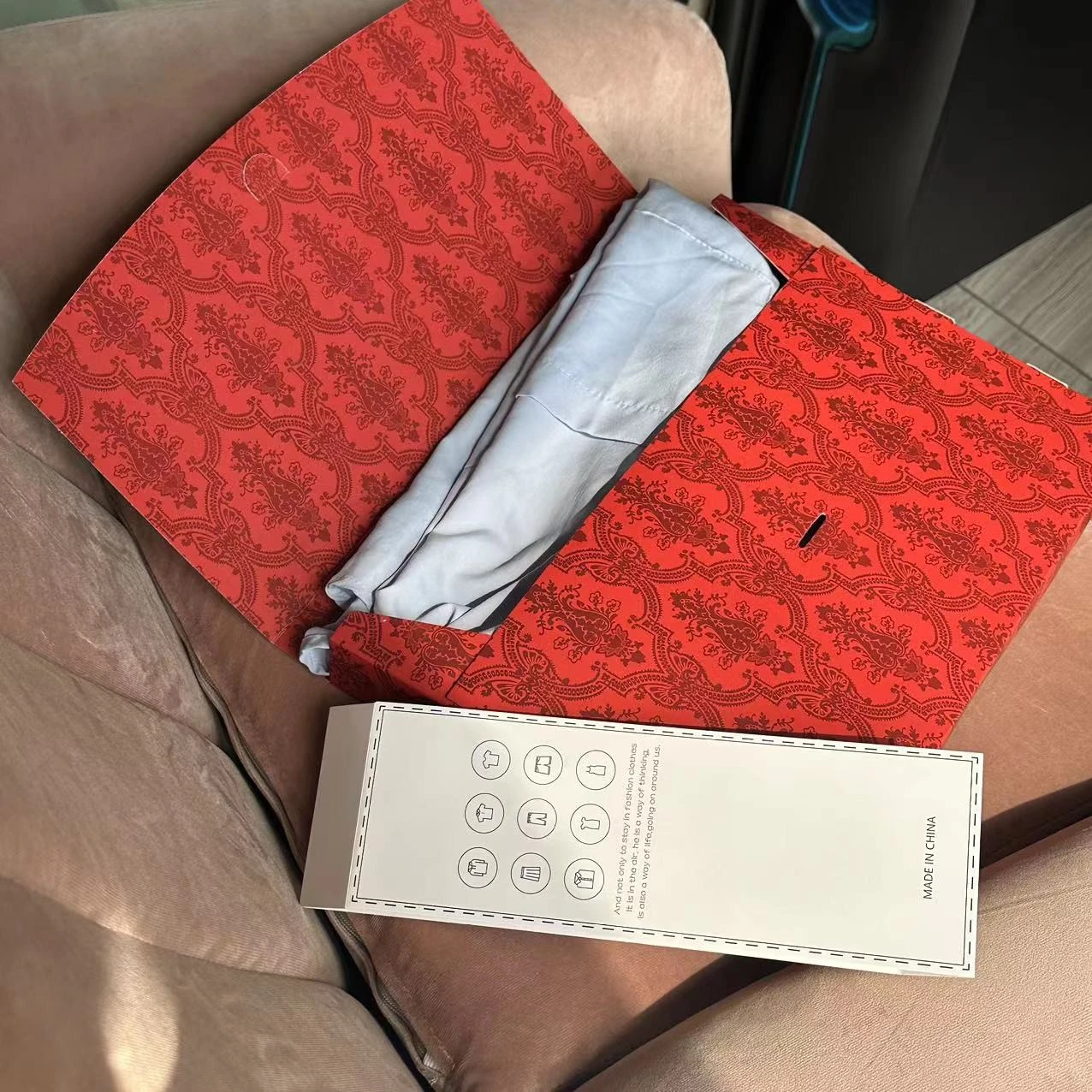 Eco-Friendly Foldable Cardboard Gift Boxes – Blank Garment Packaging for T-Shirts, Clothes, and Apparel – Recyclable, Space-Saving Design – Ideal for Retail or Shipping – 5 Pcs Pack