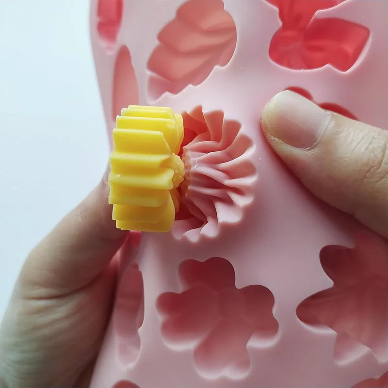 Flower Candy Silicone Mold Daisy Rose Leaf Bow Shape Chocolate Mold Ice Cube Tray 3D Floral Cookie Wax Melt Cake Cupcake Fondant Baking Decoration Moulds for Kitchen DIY Crafts