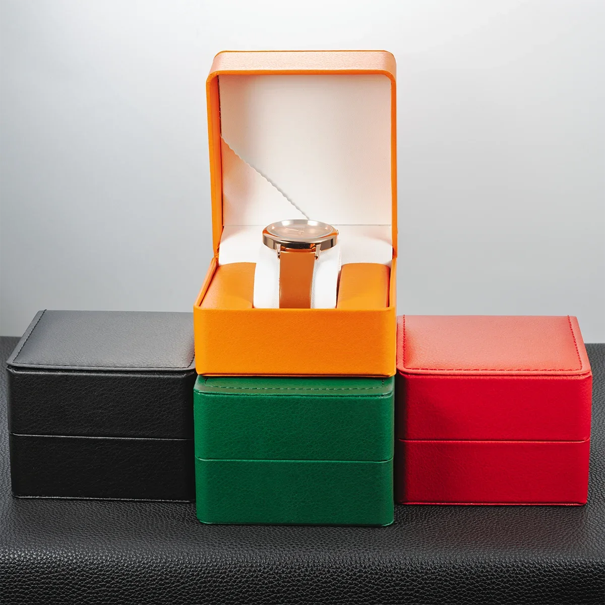 Black Single Watch Gift Box with Soft Pillow, PU Leather Wristwatch Case Organizer for Men, Clamshell Design Watch Holder, Elegant Protective Storage Box for Travel, Home, and Gift Presentation