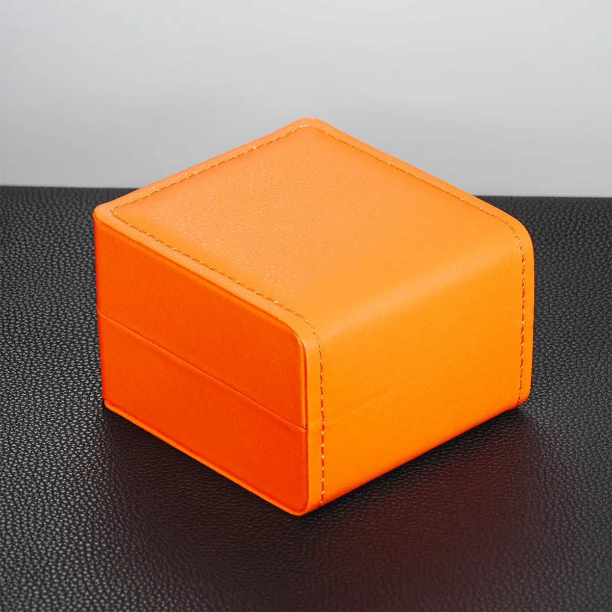 Black Single Watch Gift Box with Soft Pillow, PU Leather Wristwatch Case Organizer for Men, Clamshell Design Watch Holder, Elegant Protective Storage Box for Travel, Home, and Gift Presentation - 图片 2