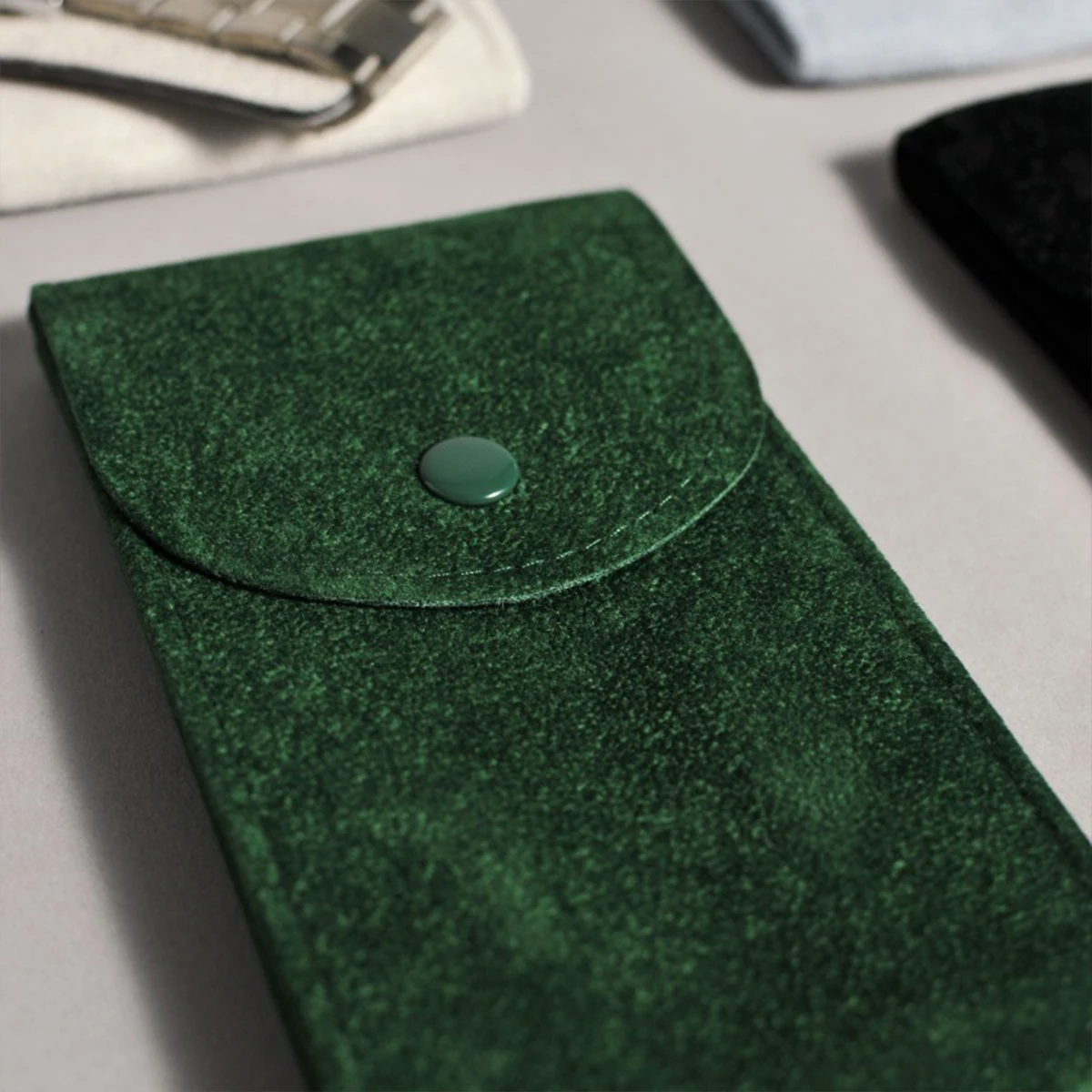 Travel Watch Organizer | Single Luxury Watch Storage Pouch Soft Velvet Travel Case with Protective Cushion for Men Women Portable Elegant Watch Packaging Box Gift Case for Christmas Birthday Anniversary - 图片 5