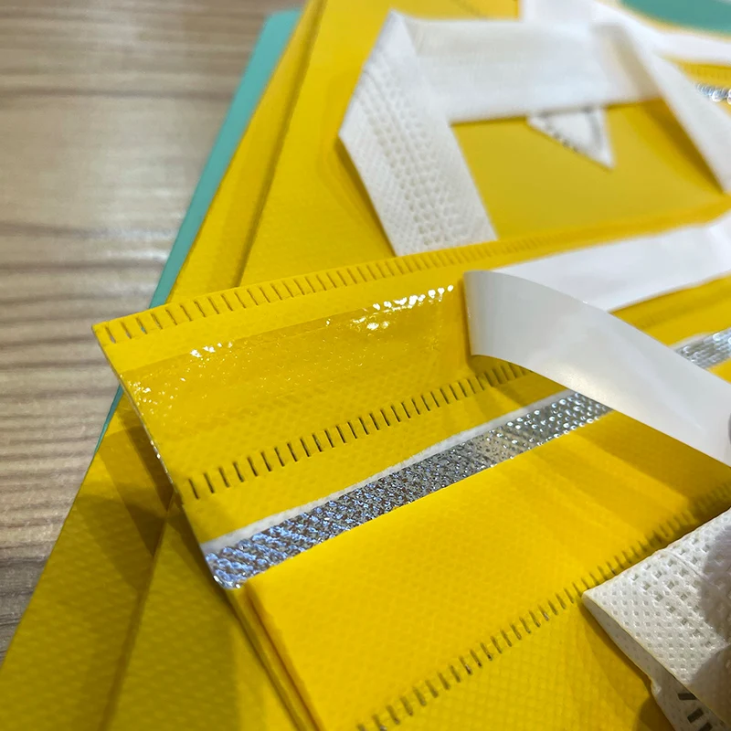 Disposable Aluminum Foil Thermal Bag – Handheld Non-Woven Food Carrier for Cakes, Desserts, and Beverages, Insulated Cold and Hot Preservation Bag for Commercial Catering, Takeaway, and Party Use - 图片 3