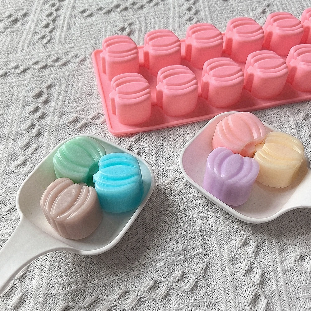 1pc 12-Cavity Pumpkin Shaped Silicone Mold for DIY Biscuits, Candy, Chocolate, Desserts, Cake Decoration, and Kitchen Baking, Flexible Food-Grade Non-Stick Mold for Creative Home Baking, Party Treats, and Holiday Desserts