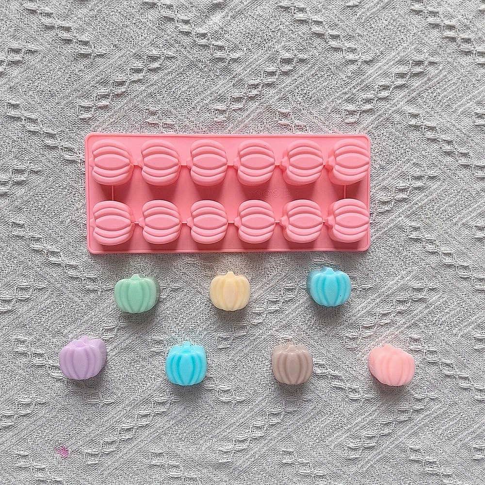 1pc 12-Cavity Pumpkin Shaped Silicone Mold for DIY Biscuits, Candy, Chocolate, Desserts, Cake Decoration, and Kitchen Baking, Flexible Food-Grade Non-Stick Mold for Creative Home Baking, Party Treats, and Holiday Desserts