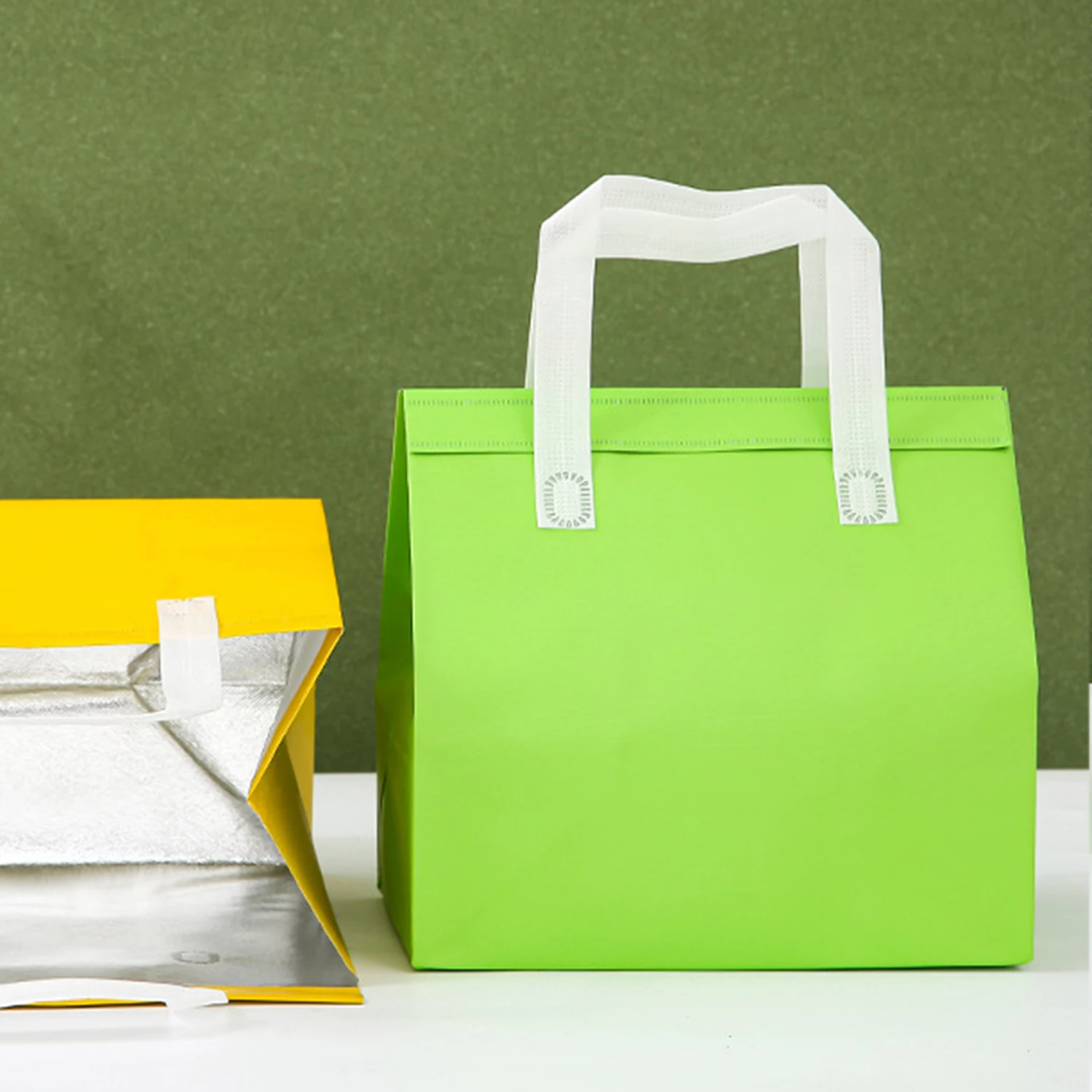 Portable Foldable Cooler Bag, Waterproof Aluminum Foil Thermal Box, Multifunctional Cake Insulation Delivery Bag, Reusable Food Carrier for Cakes, Pastries, Lunch, and Travel 2