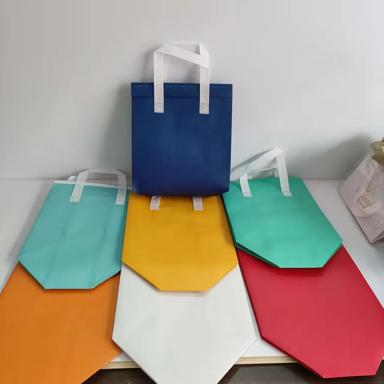 Wholesale 500pcs Custom Logo Reusable Non-Woven Thermal Cooler Bags – Insulated Picnic Tote, Eco-Friendly Food Carrier for Promotion, Takeaway, Office, School, and Outdoor Activities 7