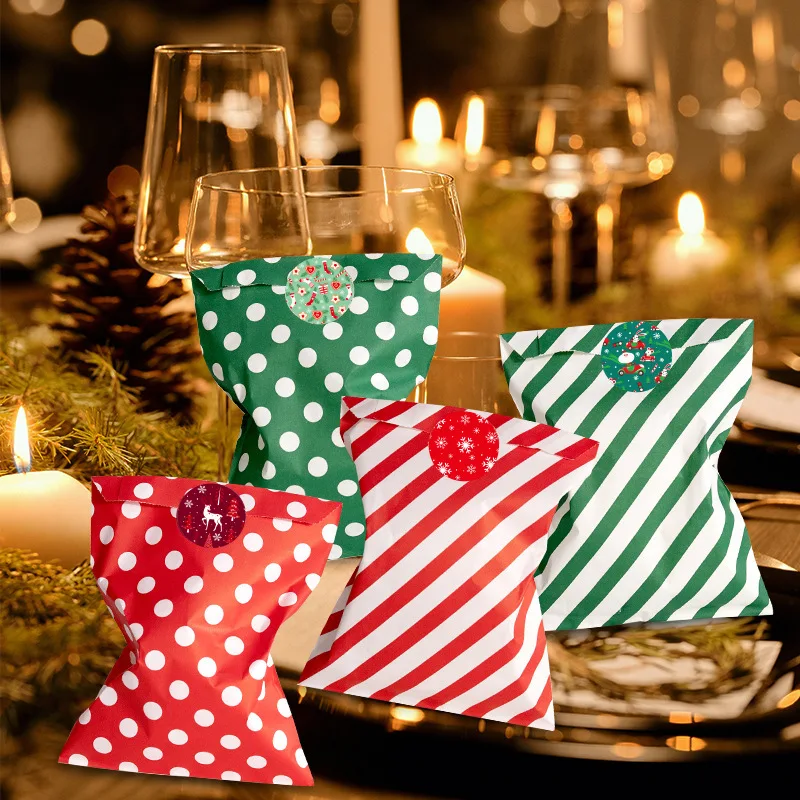 24pcs Kraft Paper Bags With Stickers Merry Christmas Cookie Gift Packaging Bags Wedding Birthday Party Favors Packing Supplies Sac Cadeau Noël Bolsas de Regalo Navidad Borsa Regalo di Natale Geschenkverpackung 크리스마스 포장 가방 أكياس هدايا عيد الميلاد 3