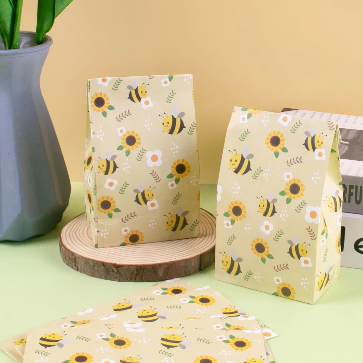 10/20PCS Yellow Bee Gift Bags – Cute Bee and Sunflower Print Paper Bags for Birthday Parties, Summer Parties, Candy Bags, Kid Gifts, and Party Packing Supplies 4