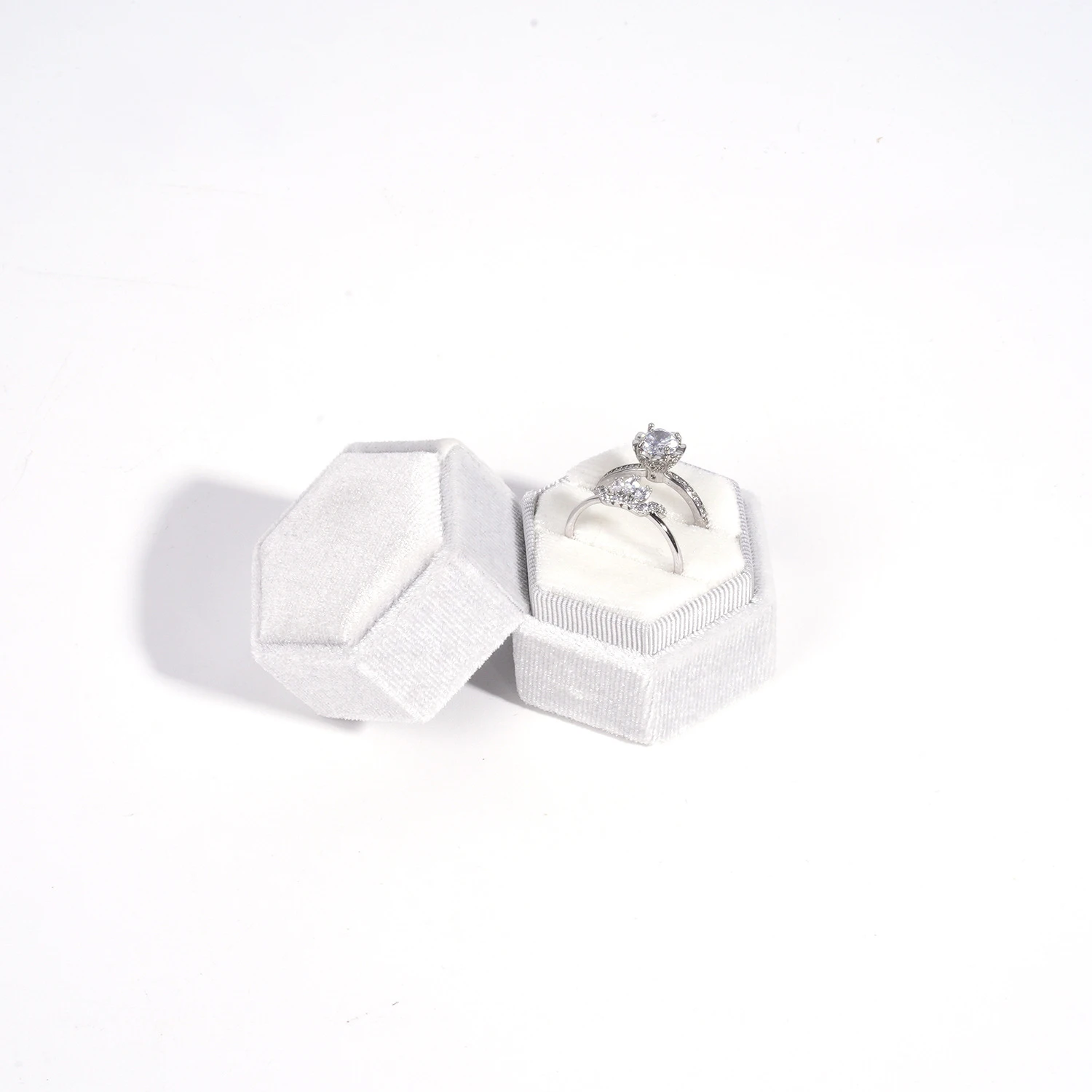 Vintage Hexagon Velvet Jewelry Box – Double Ring Holder, Elegant Empty Case for Engagement, Wedding Ceremony, Valentine's Day Gift Organizer, Luxurious Ring Display Case - 图片 7