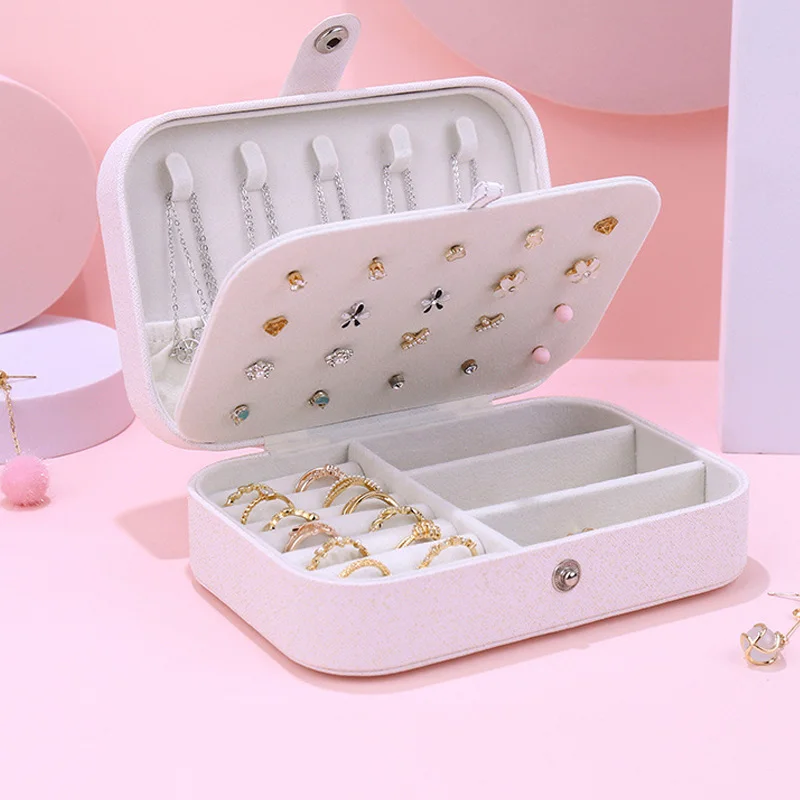 Travel Jewelry Organizer 💍 Trendy Portable Jewelry Box – Leather Travel Jewelry Organizer with Zipper & Button – Compact Display Storage Case for Earrings, Rings, Necklaces, Bracelets – Ideal Gift Joyero Estuche de Joyas