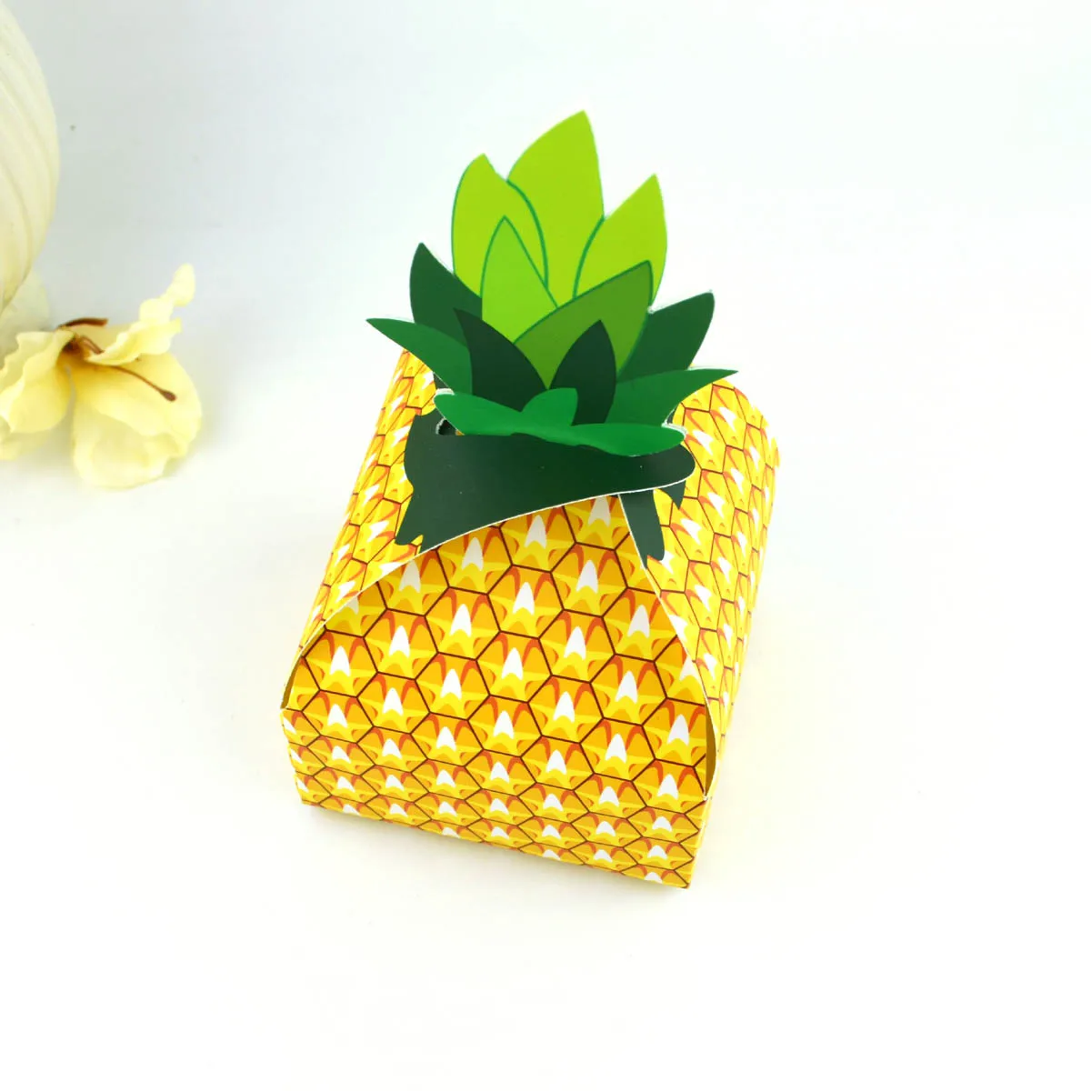 5/10/20pcs Pineapple Shaped Cardboard Candy Boxes, Fun Hawaiian Luau Party Favor Packaging, Summer-Themed Gift Boxes for Birthday, Wedding, Kids or Beach Party Decorations, Factory Direct Supply