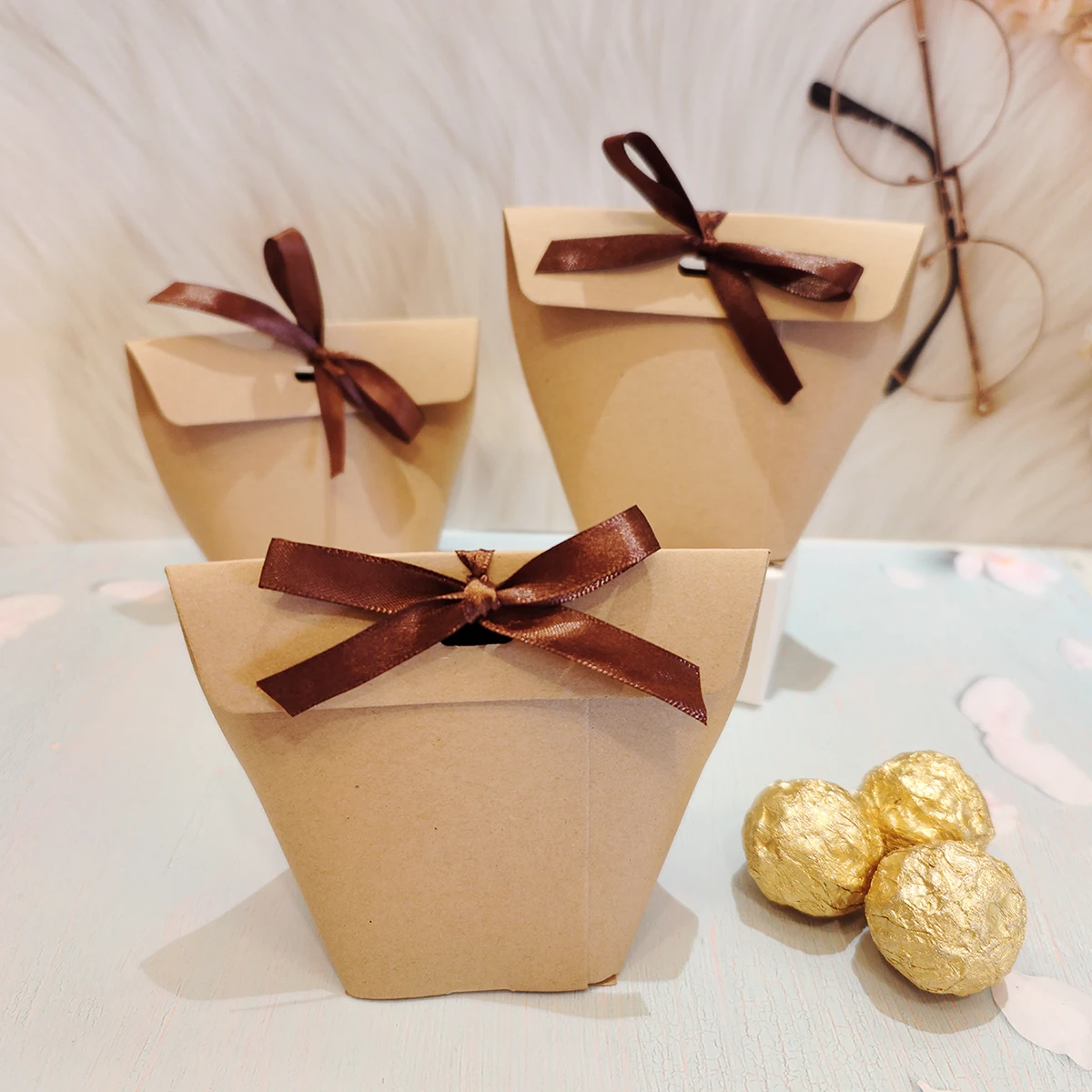 10 Pieces Kraft Paper Candy Gift Bags 6x6x10cm for Party Favors, Wedding Treats, Chocolate Packaging, Small Gifts, Eco-Friendly Bakery & Event Packaging, Durable and Stylish - 图片 2