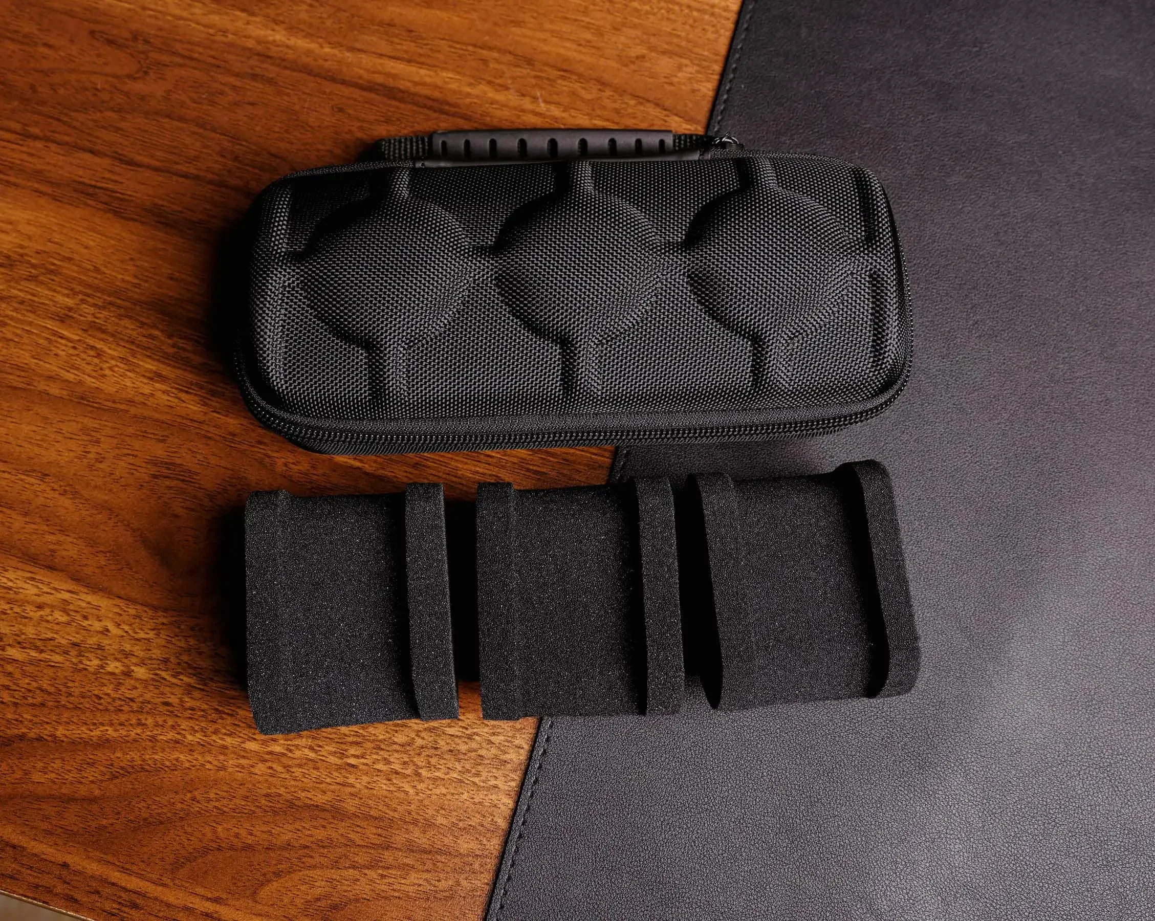 Travel Watch Organizer | Hard Travel Watch Roll Case with Detachable Pillows, 1/2/3/5/6/10 Slot Organizer for Men & Women, Protective Red Microfiber Lining, Elastic Foam Cushion for Watches up to 55mm, Compact Luxury Design for Travel, Gift-Ready Storage Case - 图片 6