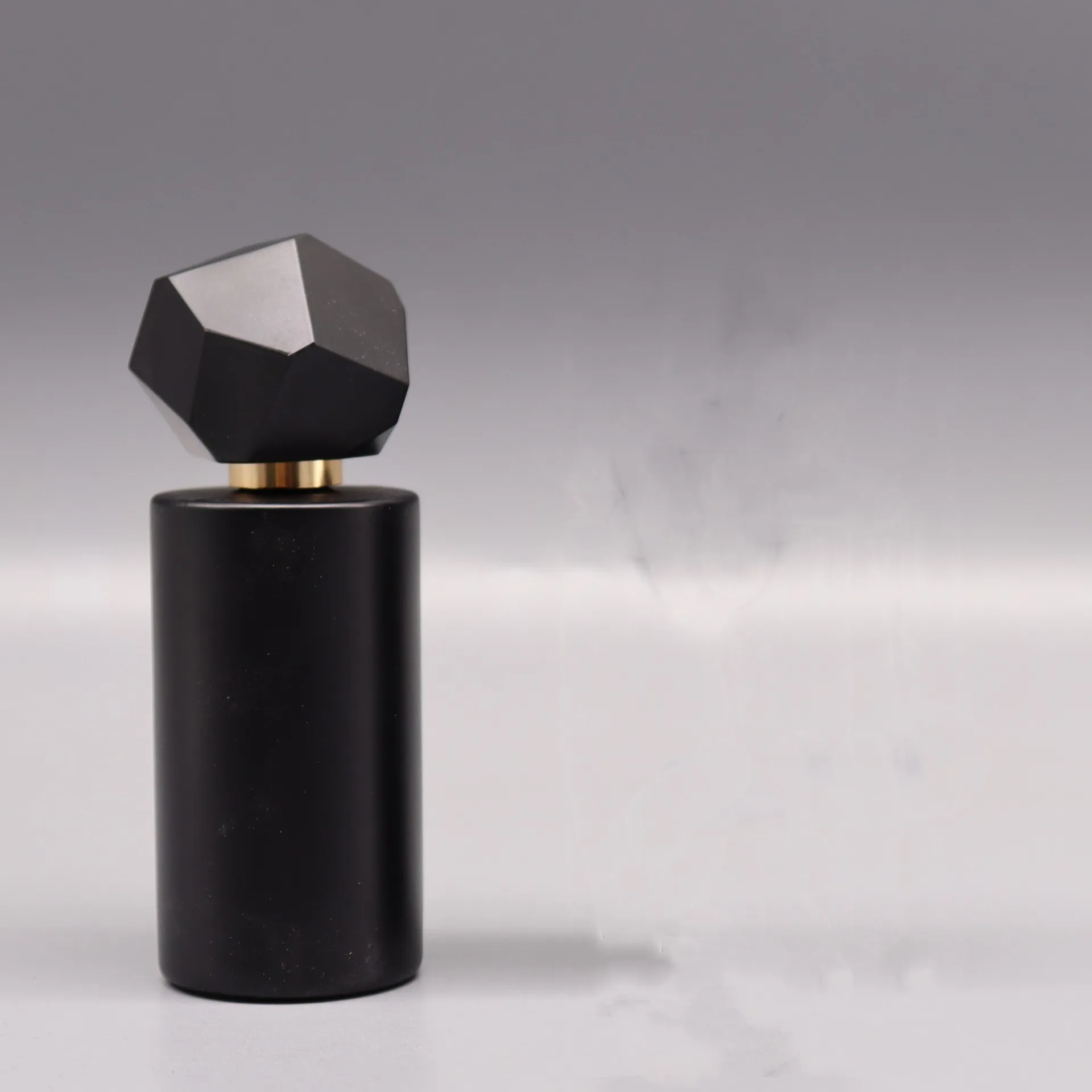 50ml Black Gold Polyhedral Glass Spray Bottle for Perfume, Makeup, Cosmetic Liquids, Refillable Thick Empty Atomizer Container, Portable Travel Sub-Bottling and Storage