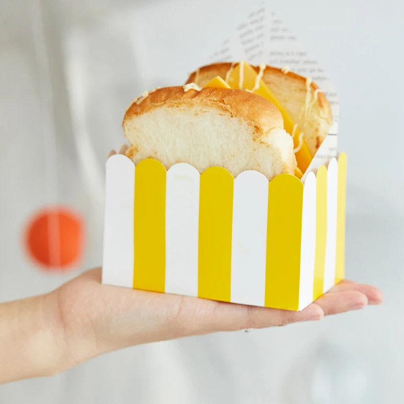 50PCS Kraft Paper Sandwich and Burger Packaging Boxes with Oilproof Lining, Disposable Toast and Bread Holder Paper Trays for Pastry, Cake, Sushi, Fried Chicken, Steak, Vegetables, Snacks, Party or Wedding - 图片 3