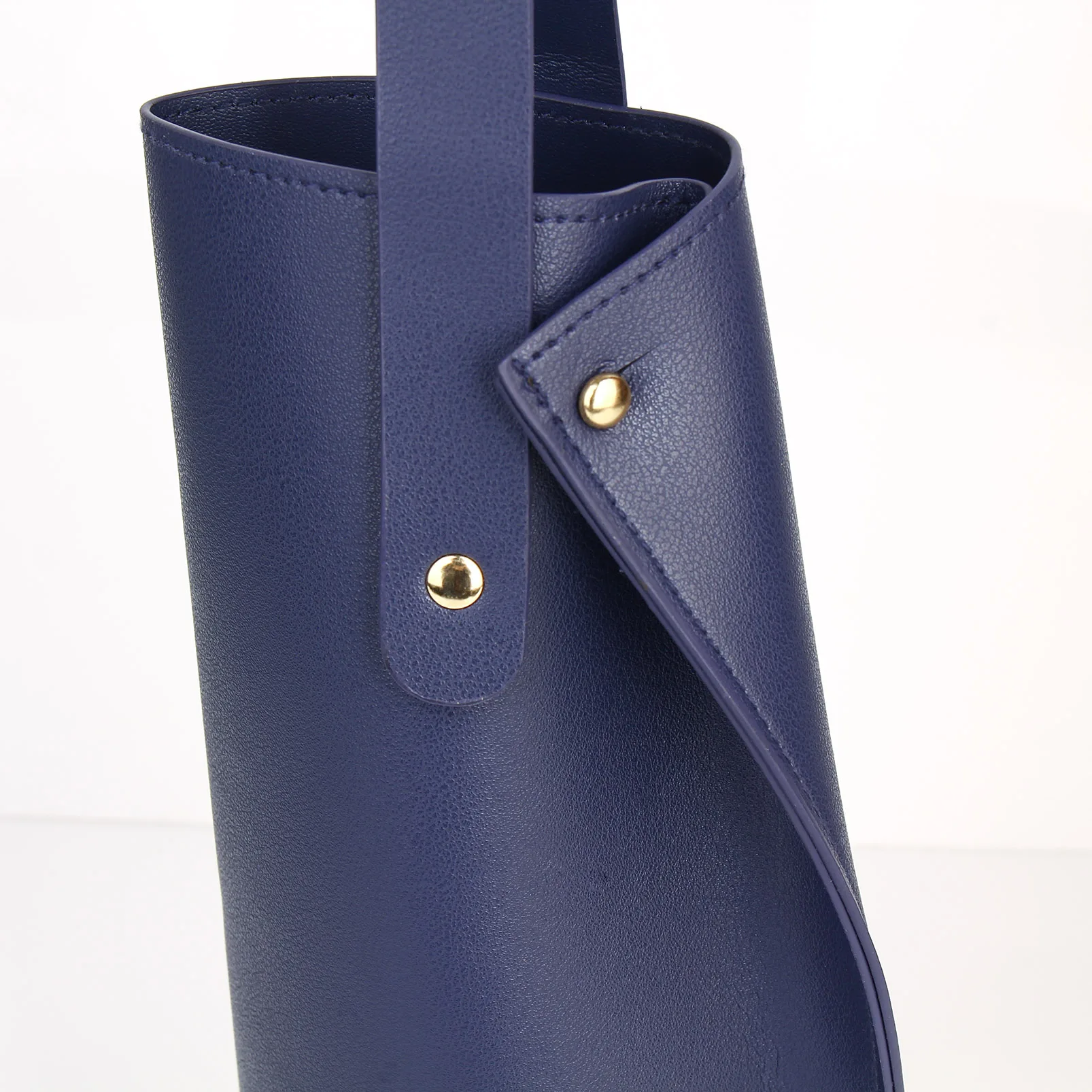 Reusable PVC Leather Wine Tote Carrier – Double Layered Wine Bag for Gift Packaging, Birthdays, Holidays, and Party Wine Presentation, Available in Blue and Brown