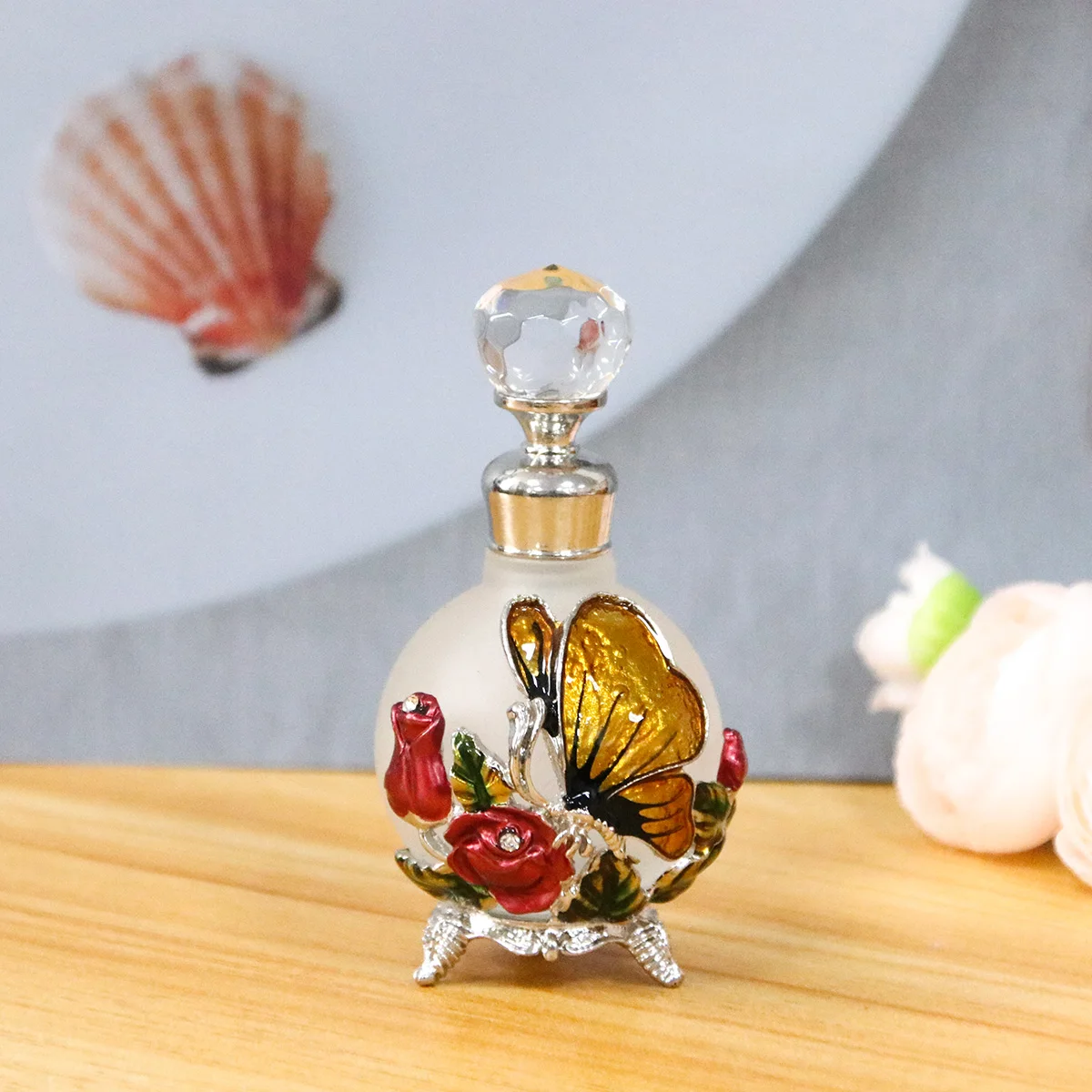 25ml Decorative Butterfly Rose Bottle with Zinc Alloy Metal Detailing and Glass Interior – Elegant Empty Container with Stainless Steel Applicator Stick for Essential Oils, Attar, Serums and Gift Packaging - 图片 7