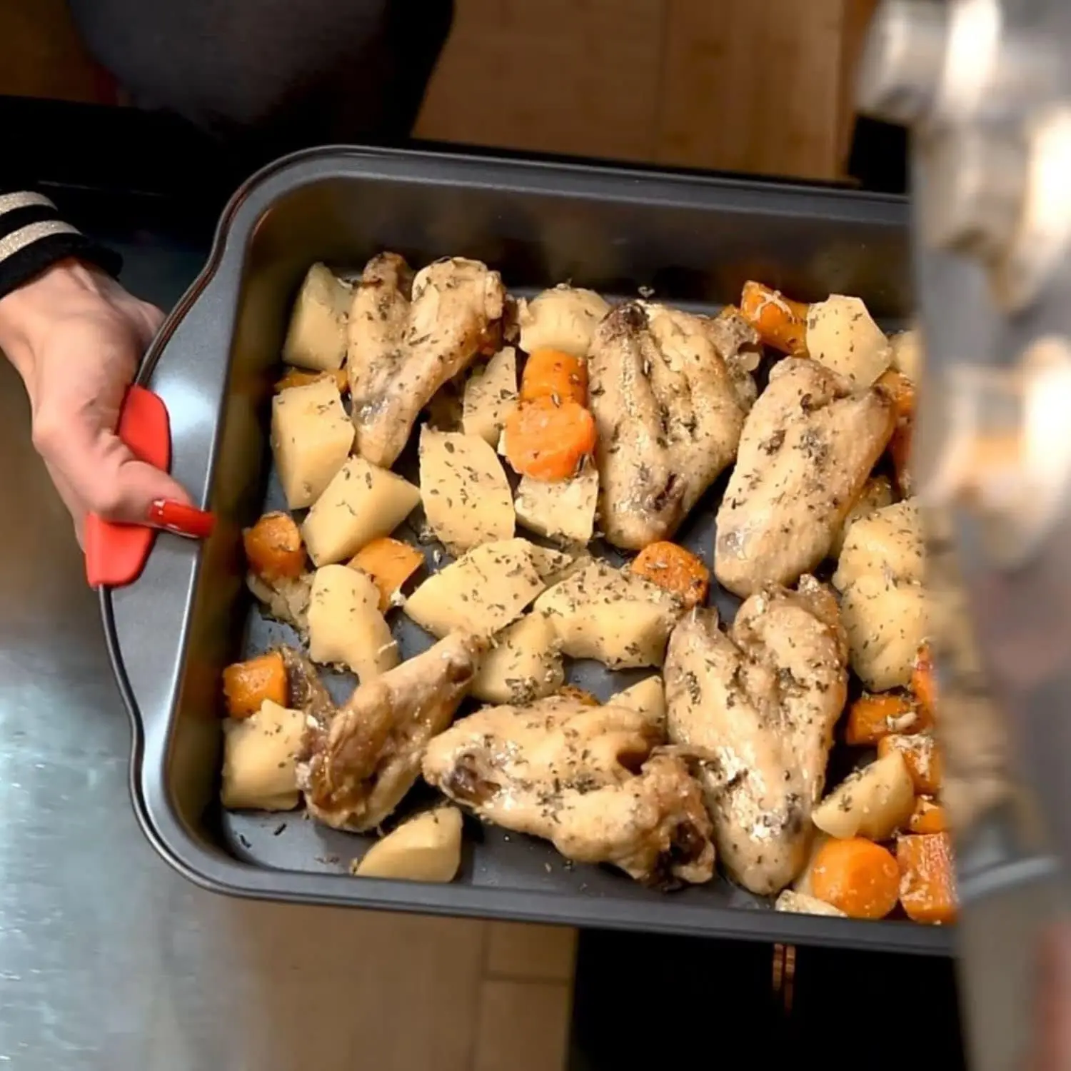 Premium 15-Piece Nonstick Bakeware Set with Muffin Pans, Cake Pans, Cookie Sheets, Loaf Pan, Pizza Pan & Silicone Utensils – Carbon Steel Oven-Safe Baking Kit for Home and Professional Kitchens