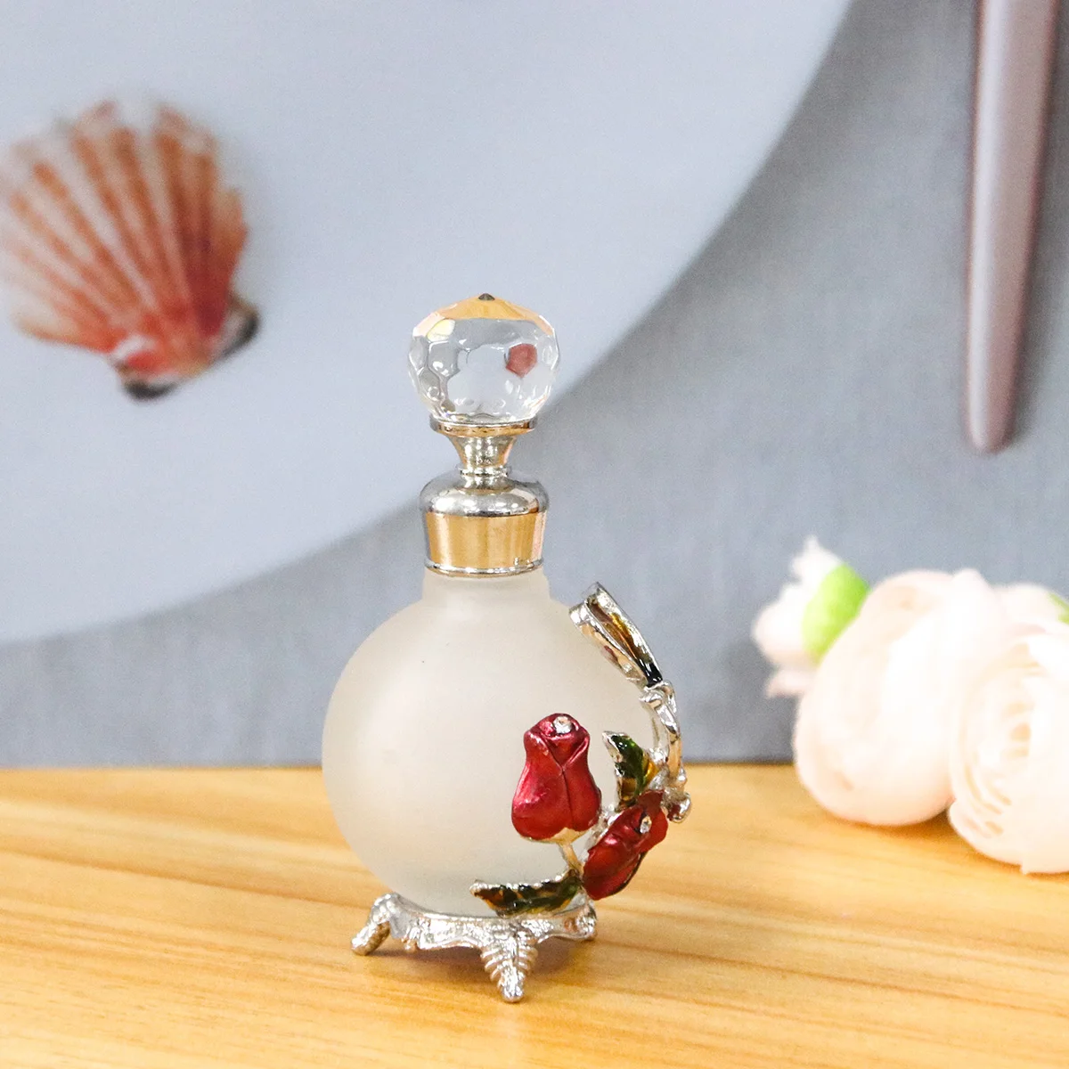 25ml Decorative Butterfly Rose Bottle with Zinc Alloy Metal Detailing and Glass Interior – Elegant Empty Container with Stainless Steel Applicator Stick for Essential Oils, Attar, Serums and Gift Packaging - 图片 3