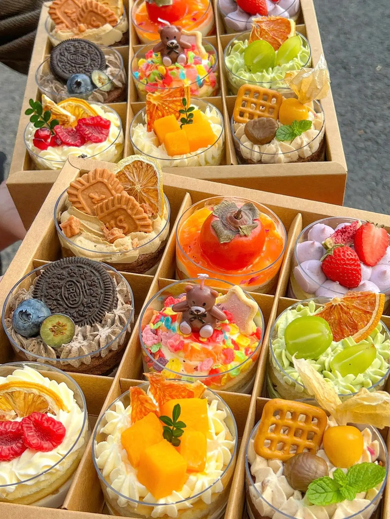 Premium Kraft Paper Dessert Gift Box with 4/6/9 Compartments – Sturdy Pastry Container for Mousse Cups, Cupcakes, Mini Cakes, Picnic Treats, Party Favors, Bakery Packaging, Holiday and Celebration Use - 图片 5