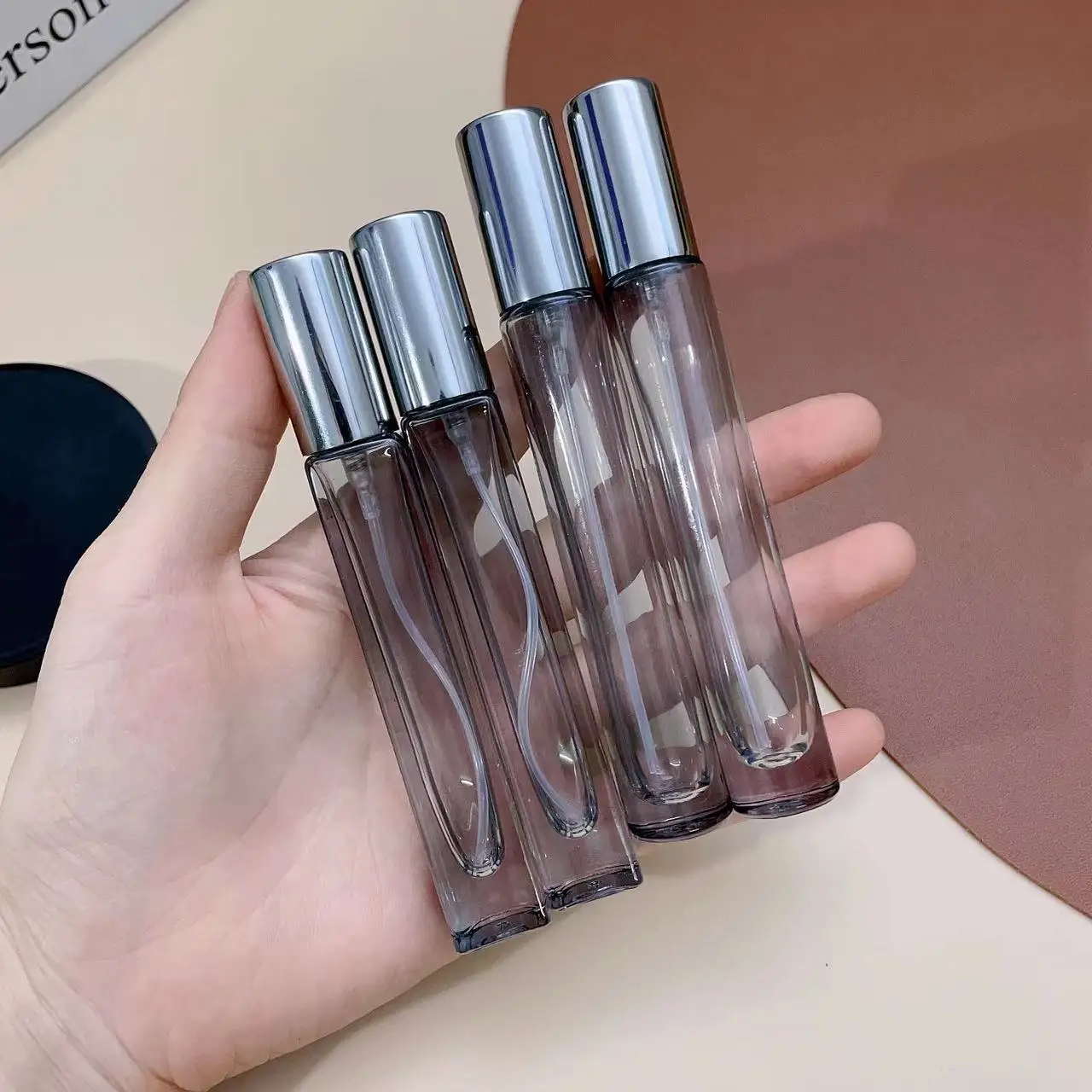 10ML Premium Refillable Glass Perfume Bottle with Portable Atomizer | Mini Transparent Cosmetic Container for Travel, Sample Dispensing, Luxury Presentation, Reusable and Safe for Daily Use - 图片 4