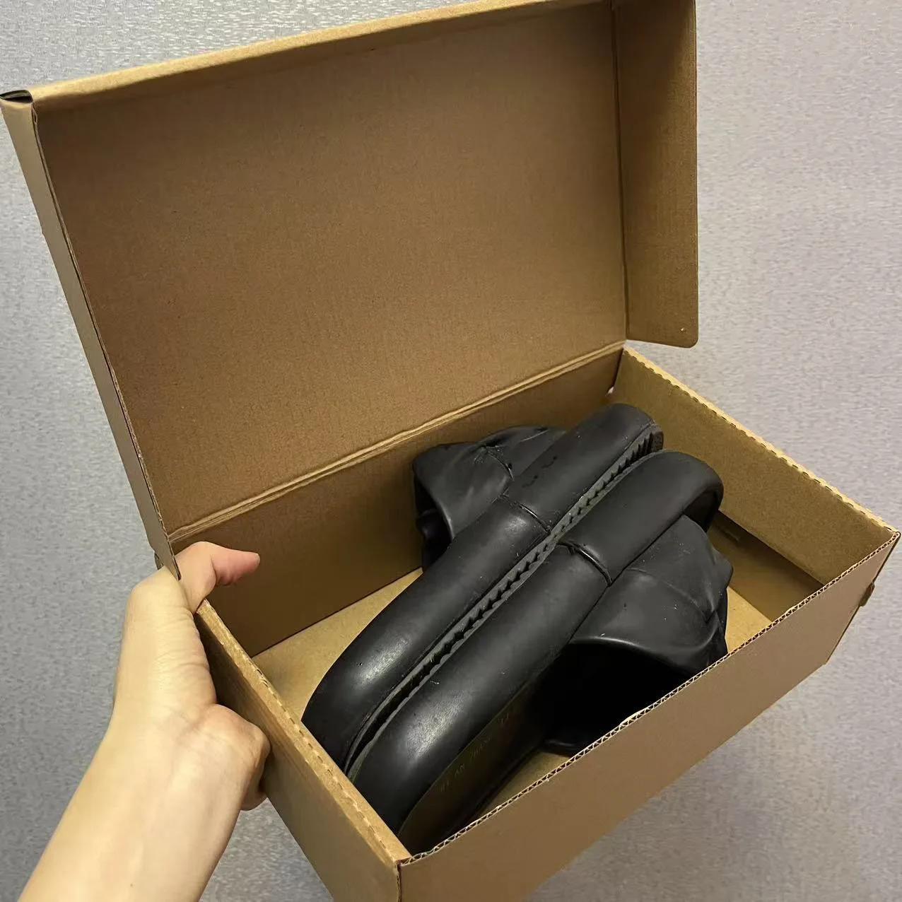 5Pcs Brown Cardboard Paper Shoes Boxes for Transport and Shipping, Large Size Courier Boxes, Extremely Hard Corrugated Packaging, Easy Fold Design, Ideal for Wigs, Footwear, and Heavy-Duty Packaging 3