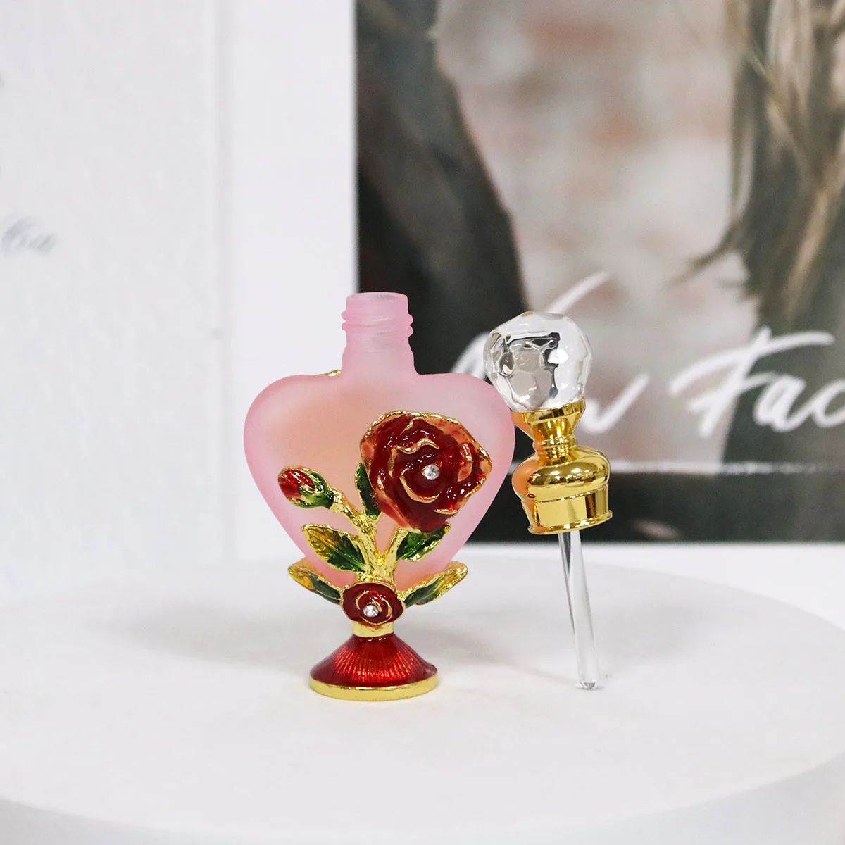 10ml Luxury Rose Flower Glass Bottle with Metal Copper Cap and Stainless Steel Insert – Elegant Heart-Shaped Refillable Container for Essential Oils, Serums, Boutique Packaging, Travel and Gift Presentation - 图片 3