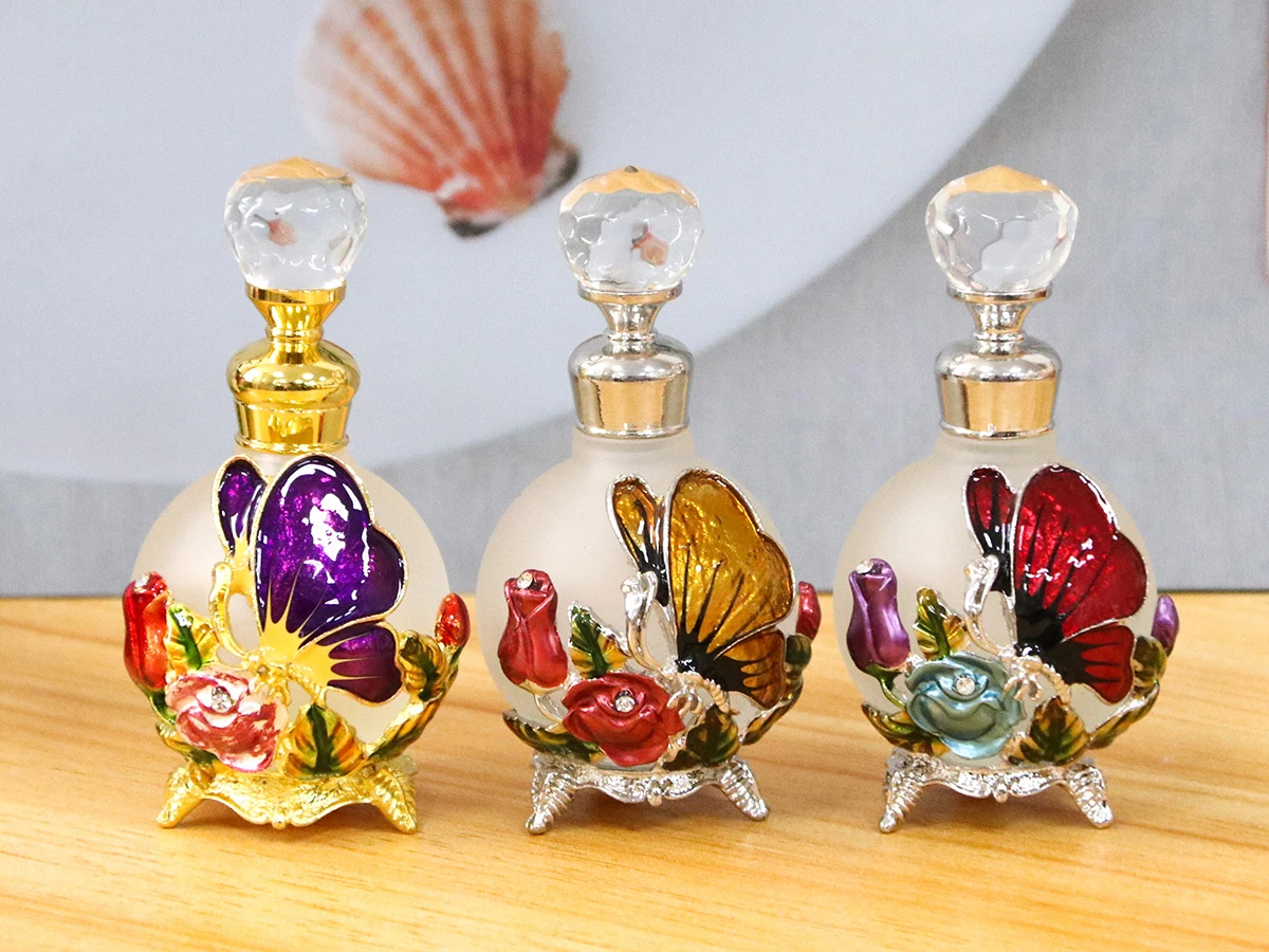 25ml Decorative Butterfly Rose Bottle with Zinc Alloy Metal Detailing and Glass Interior – Elegant Empty Container with Stainless Steel Applicator Stick for Essential Oils, Attar, Serums and Gift Packaging