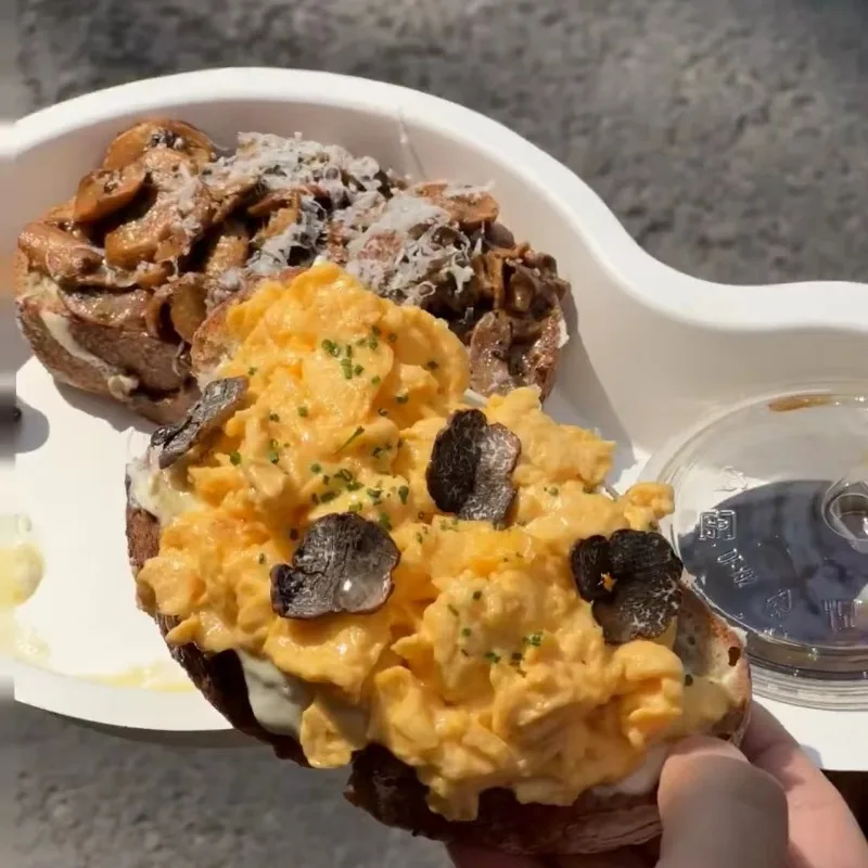 50/60pcs Disposable Hot Dog Food Trays with Dual Compartments and Beverage Cup Holder, Eco-Friendly Paper Plates for Snacks, Meals, Picnics, Parties, and Catering - 图片 3